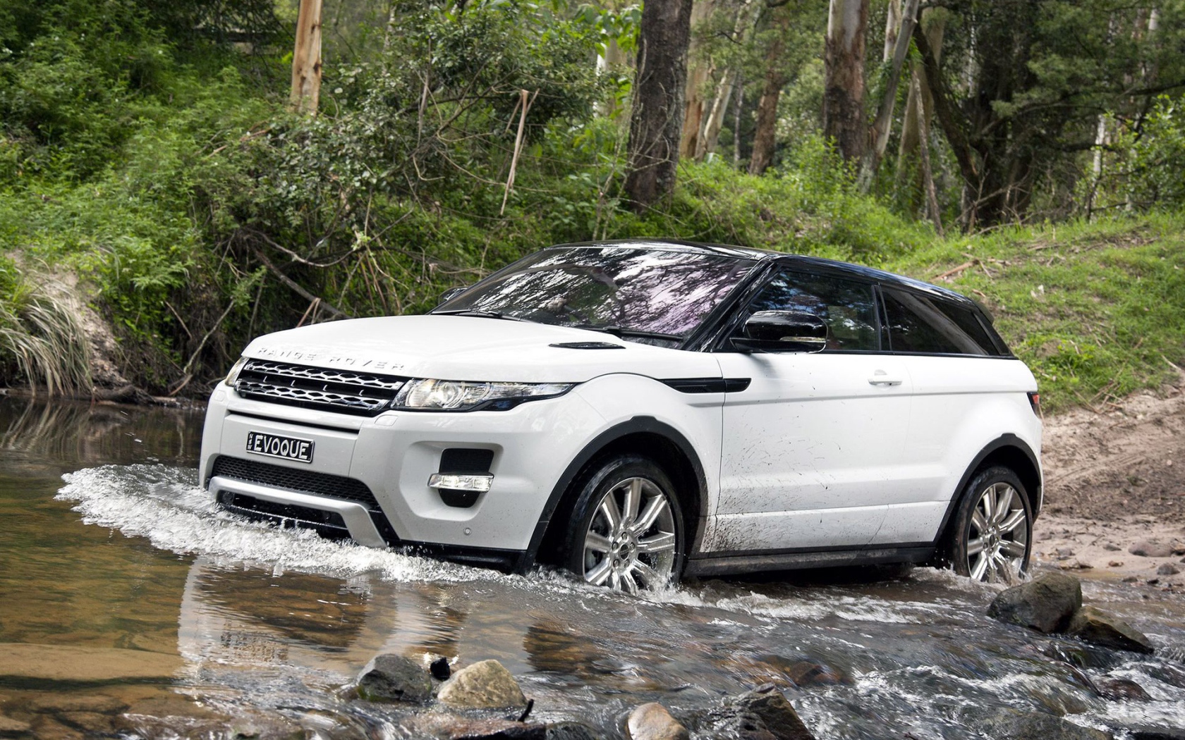  Надежный автомобиль Land Rover A8