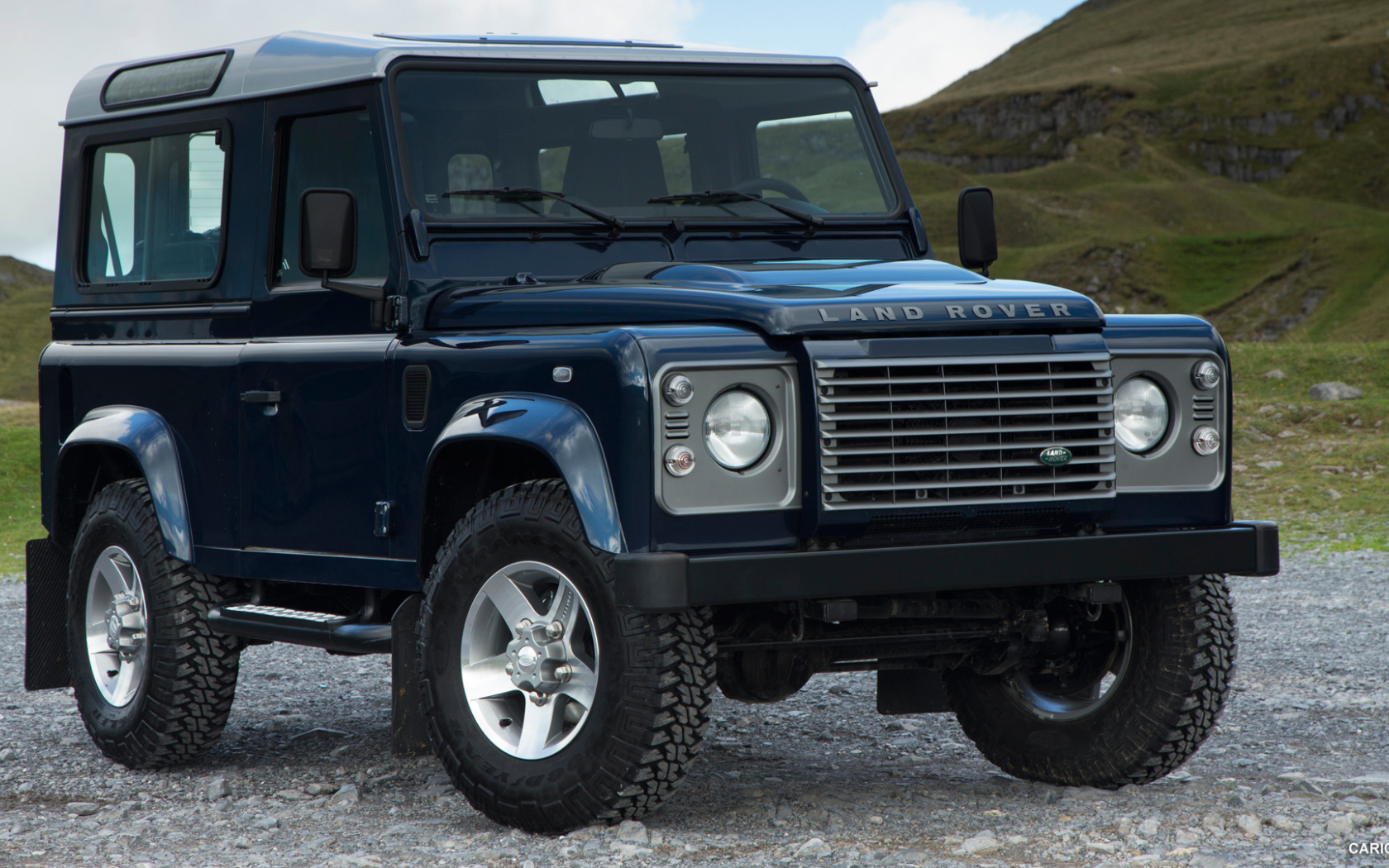  Надежная машина Land Rover Defender