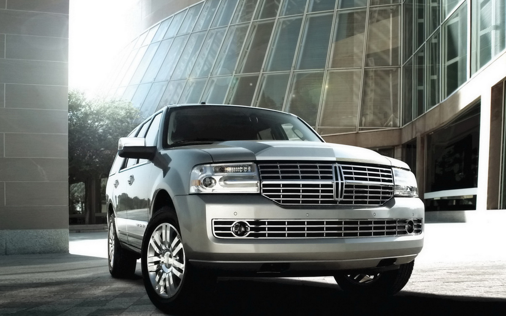 Надежный автомобиль Lincoln Navigator