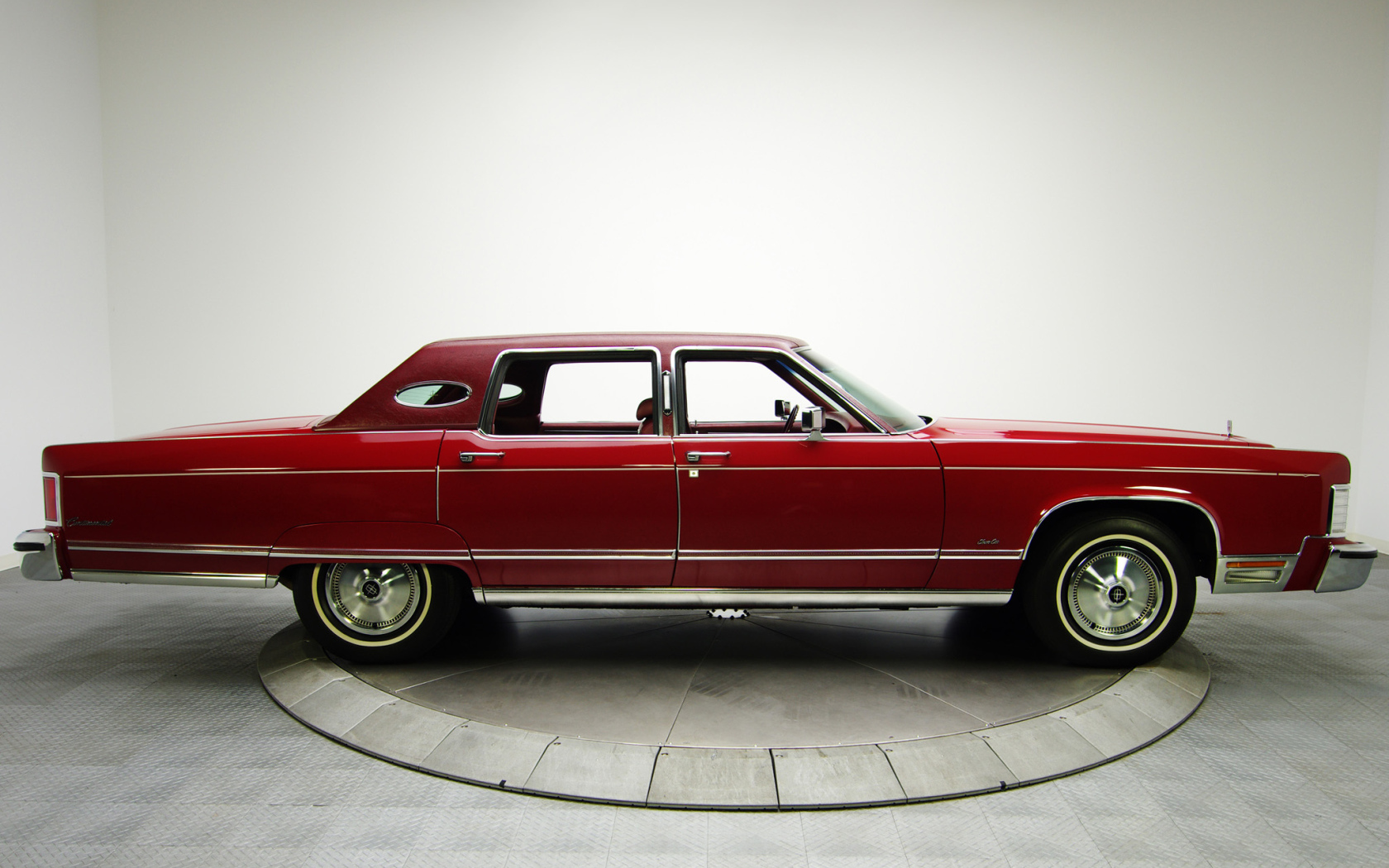 Тест драйв автомобиля Lincoln Town Car