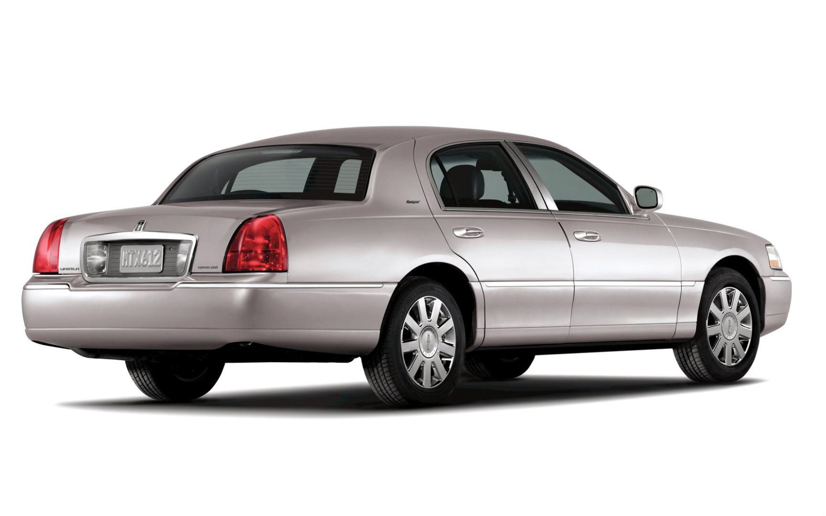 Новая машина Lincoln Town Car