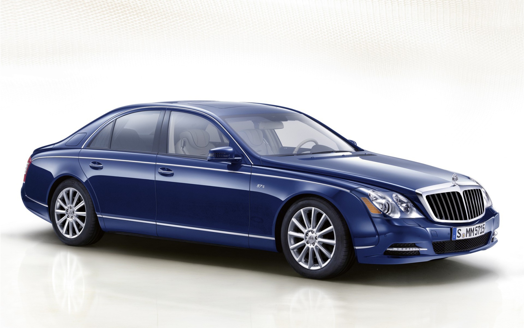 Красивый автомобиль Maybach  62s