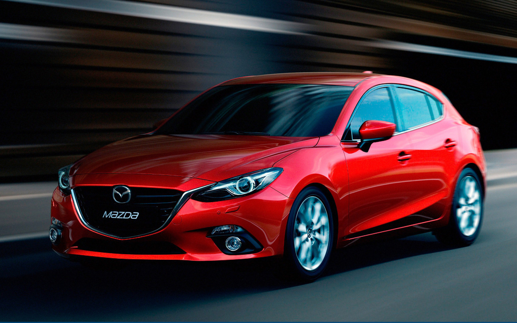 Красивый автомобиль Mazda 3 2014