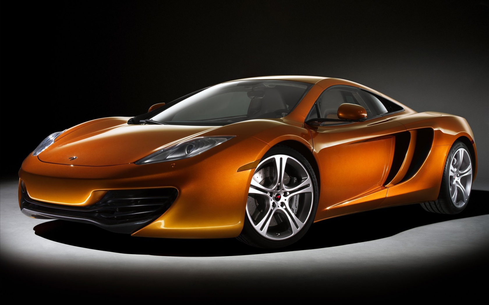 McLaren автомобиль