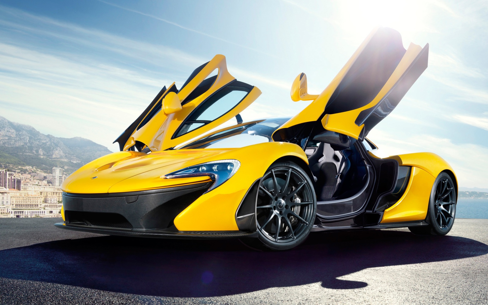 Желтый McLaren P1