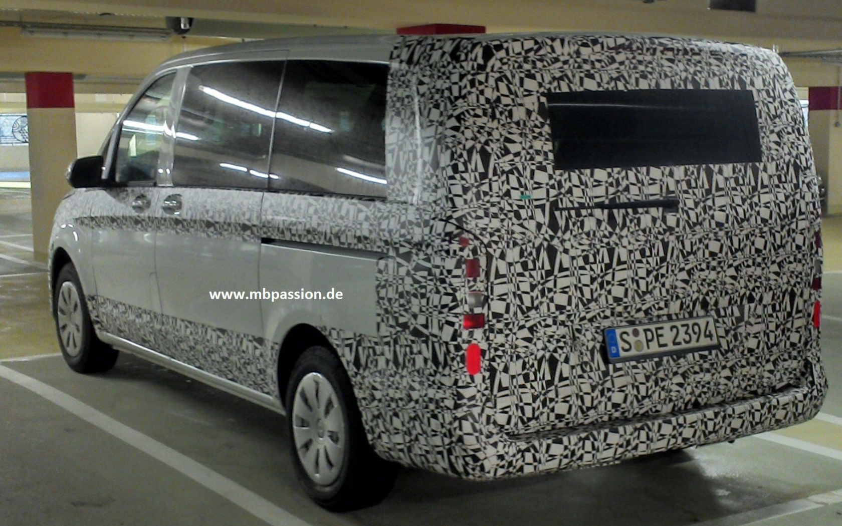 Новая машина Mercedes V-Class 2014