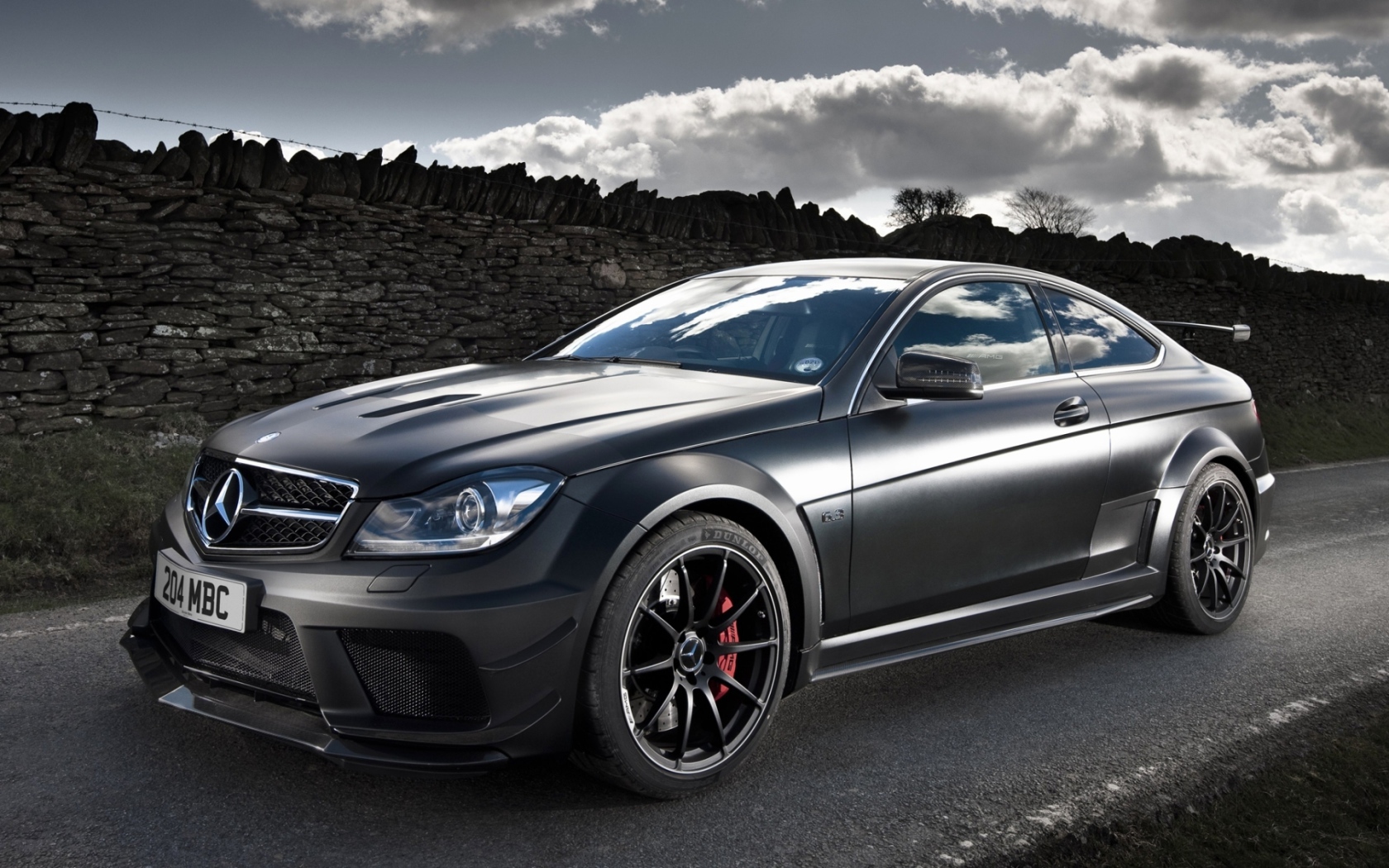 Мерседес C63 серебристый