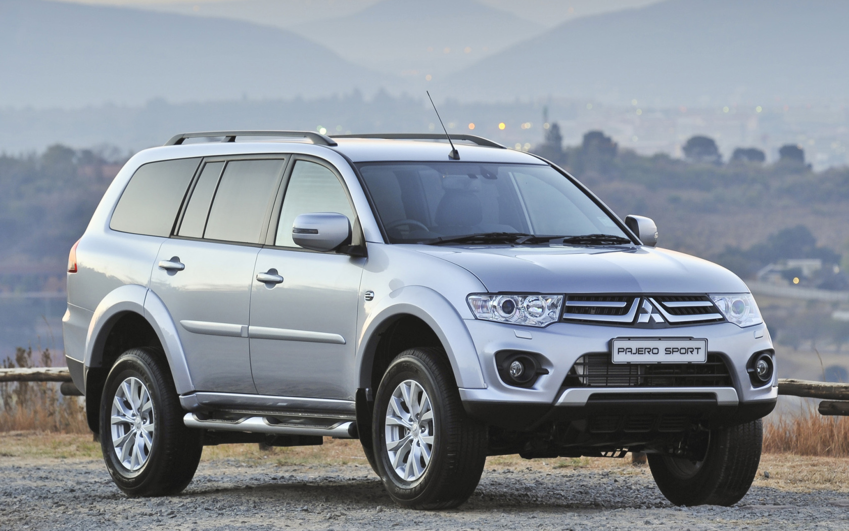 Автомобиль марки Mitsubishi модели Pajero Sport