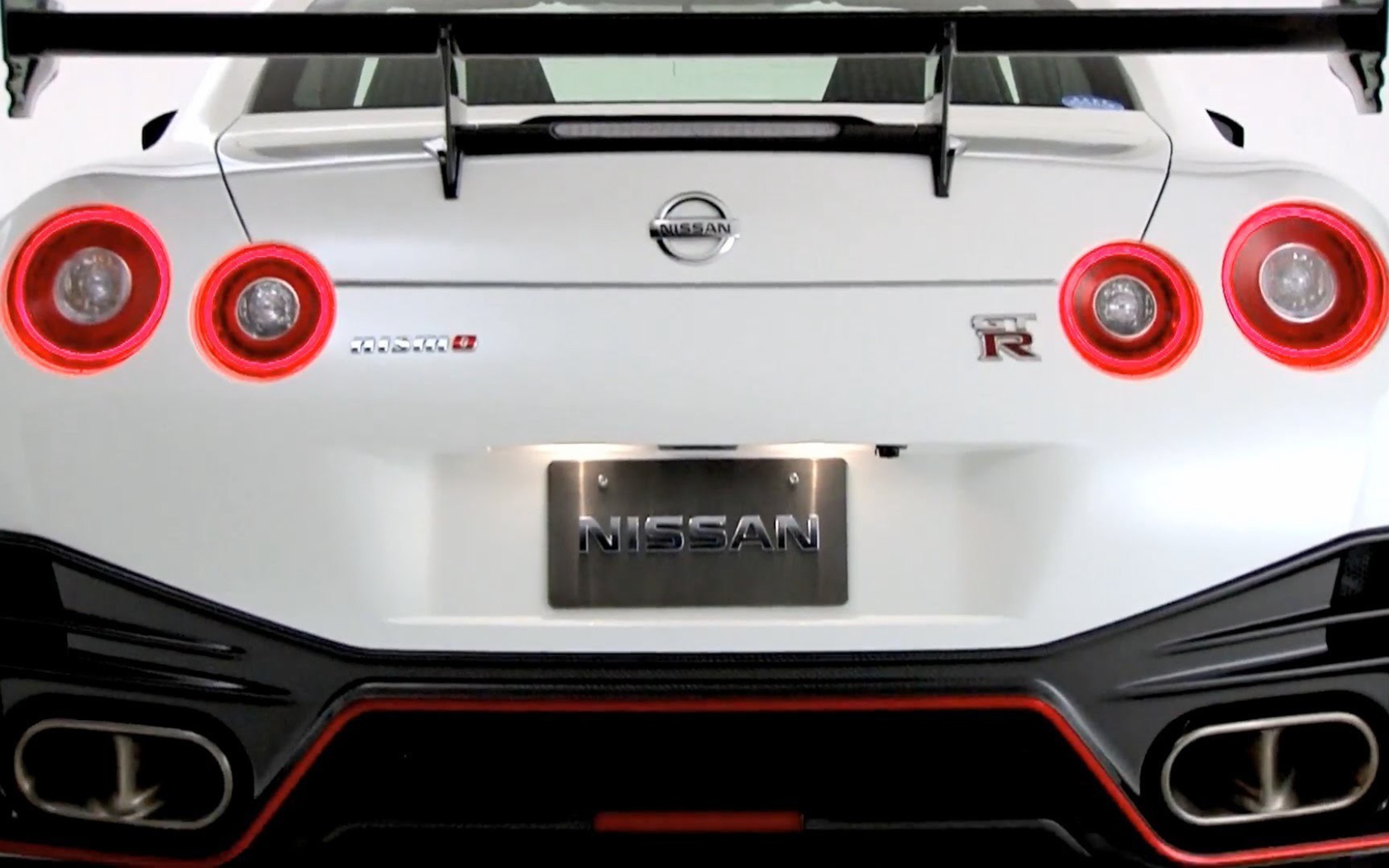 Дизайн автомобиля Nissan GT-R Nismo 2014