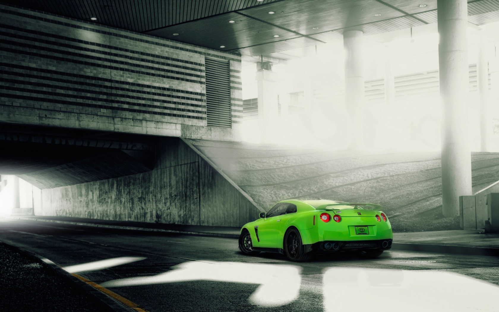 Зеленый Nissan