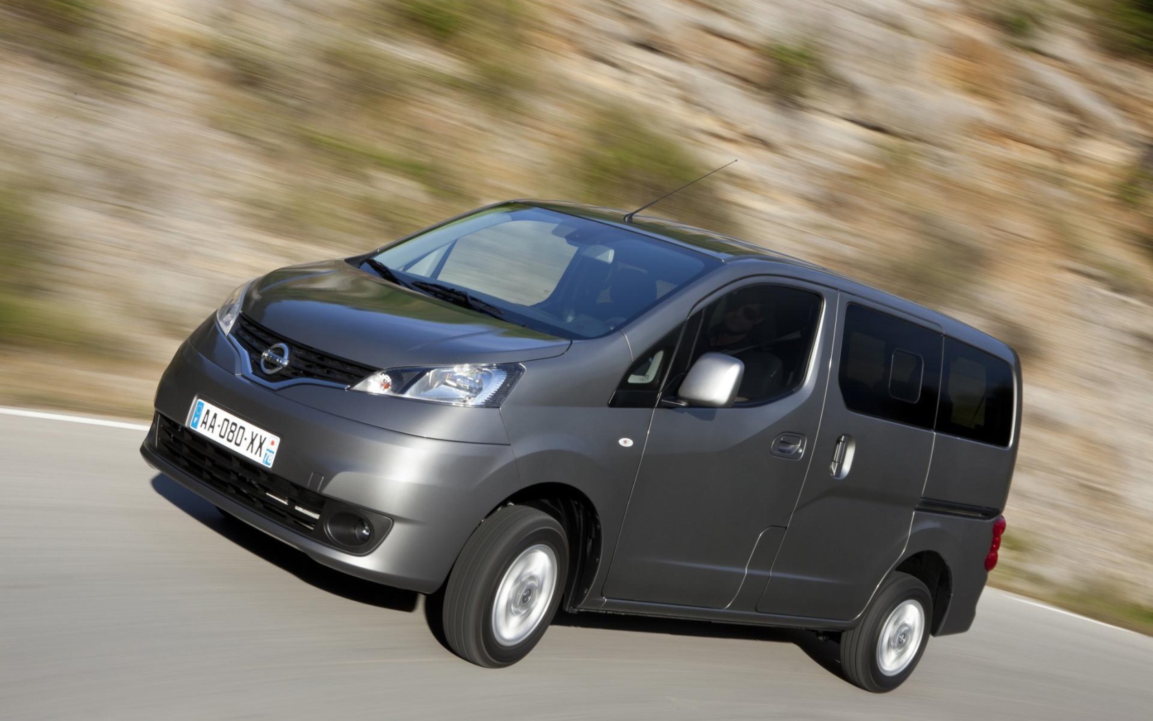 Надежный автомобиль Nissan NV200