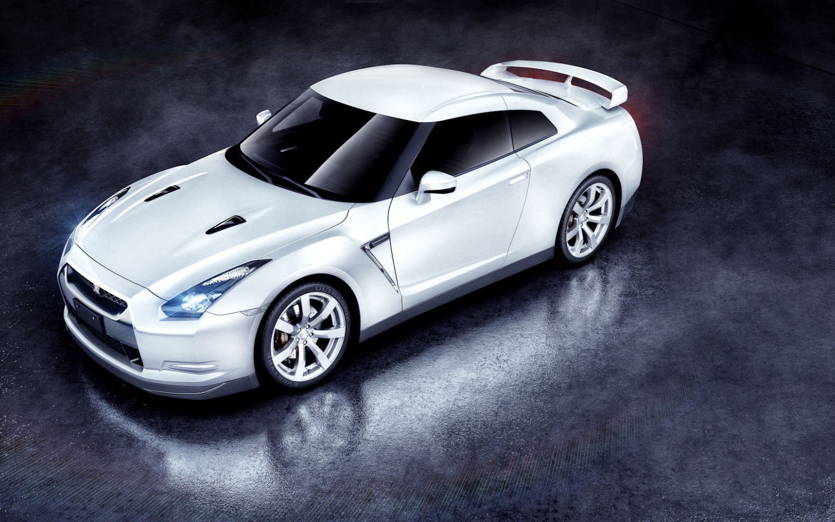 Белый Nissan GTR