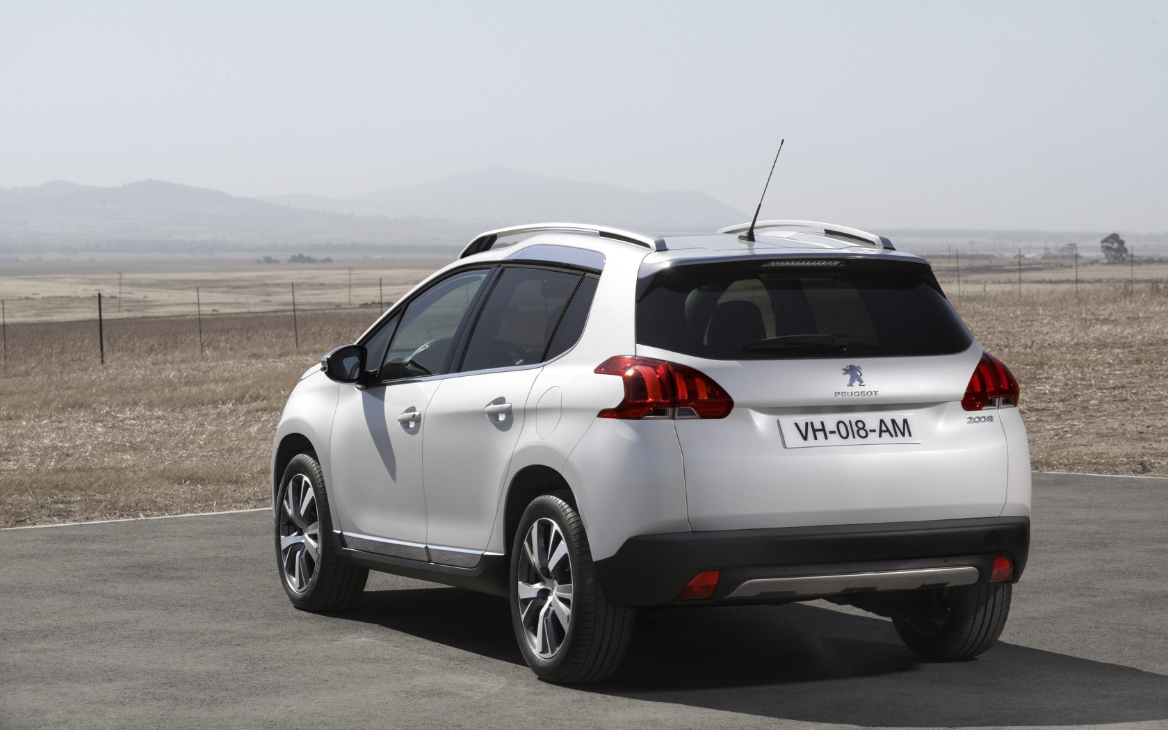 Красивый автомобиль Peugeot 6008 2014  в Москве