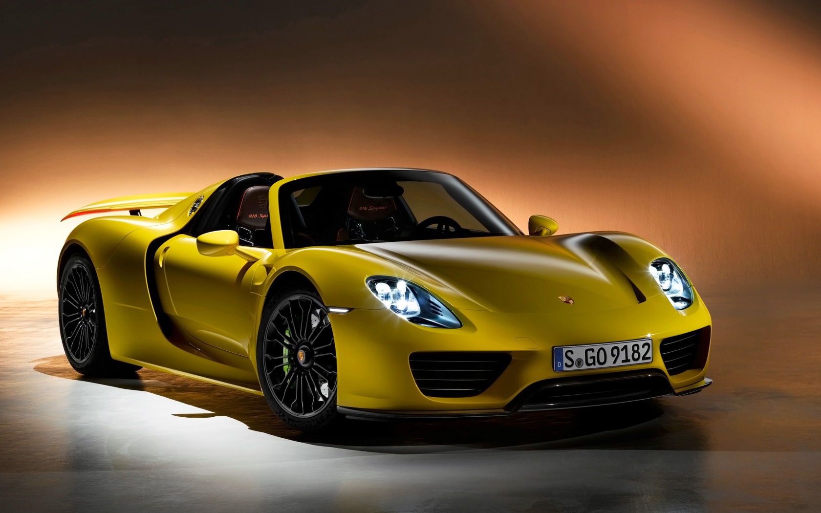 Автомобиль Porsche 918 Spyder
