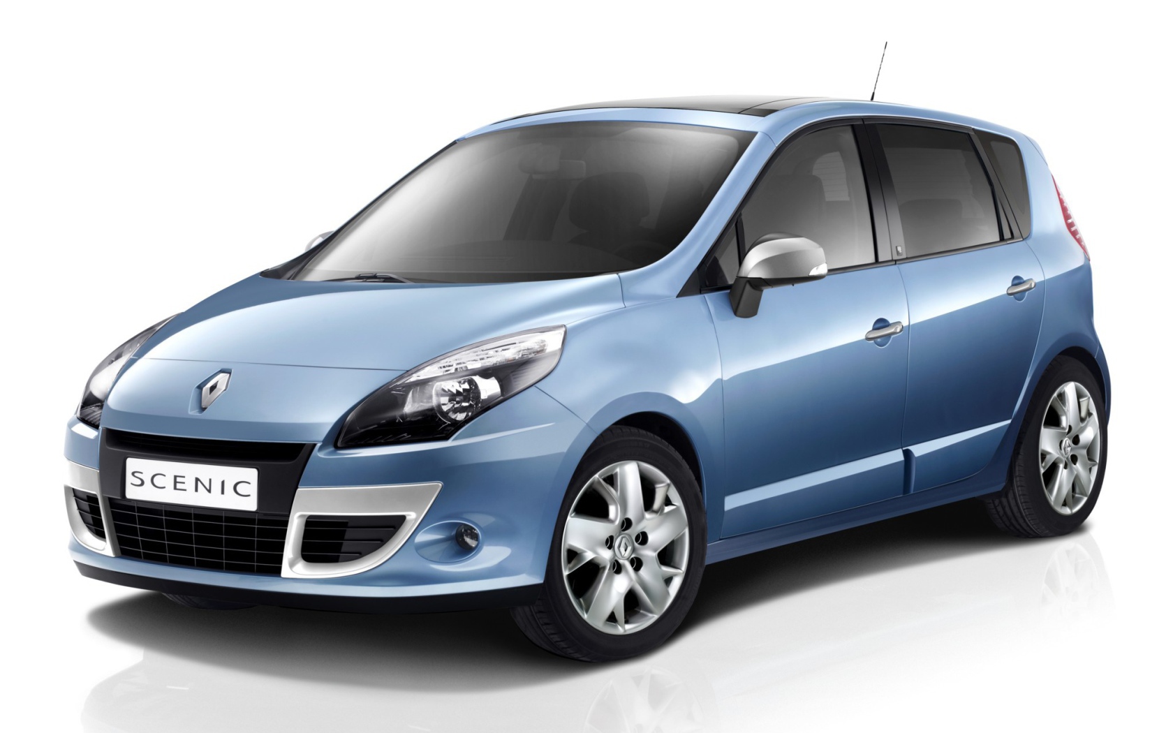 Красивый автомобиль Renault Scenic