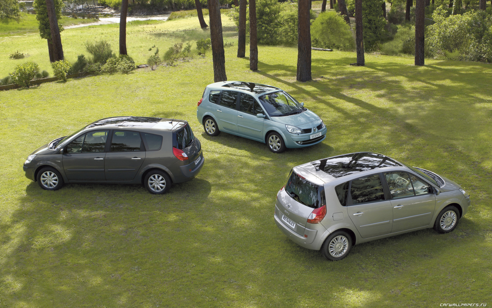 Автомобиль марки Renault модели Scenic