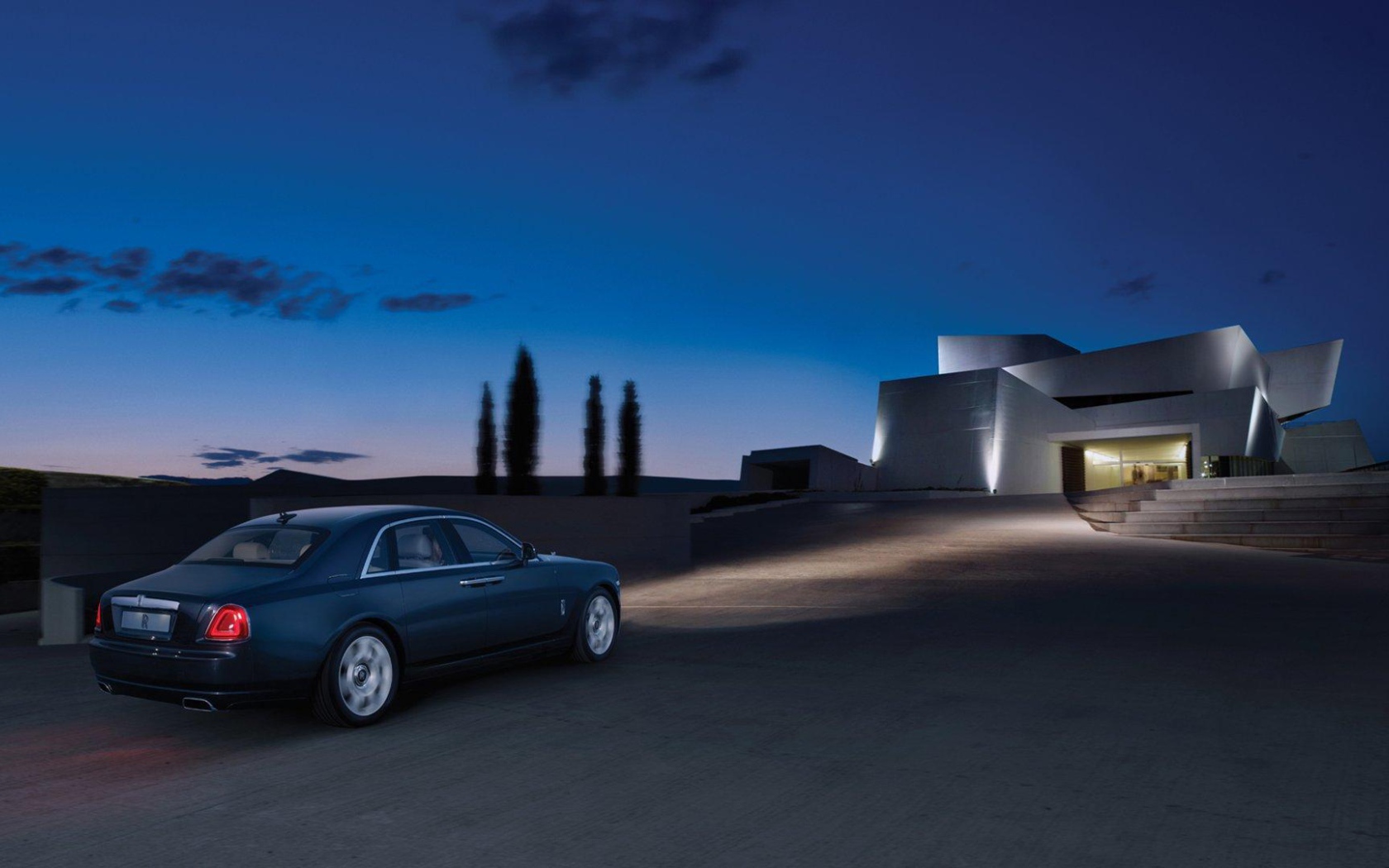  Новый автомобиль Rolls Royce Ghost