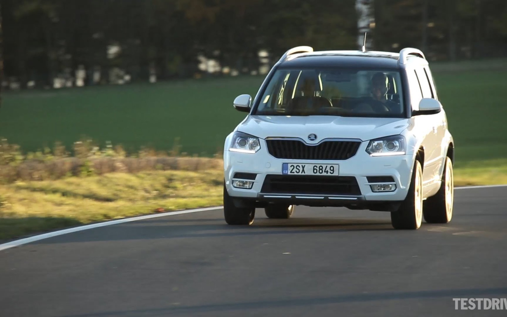 Надежный автомобиль Skoda Yeti 2014