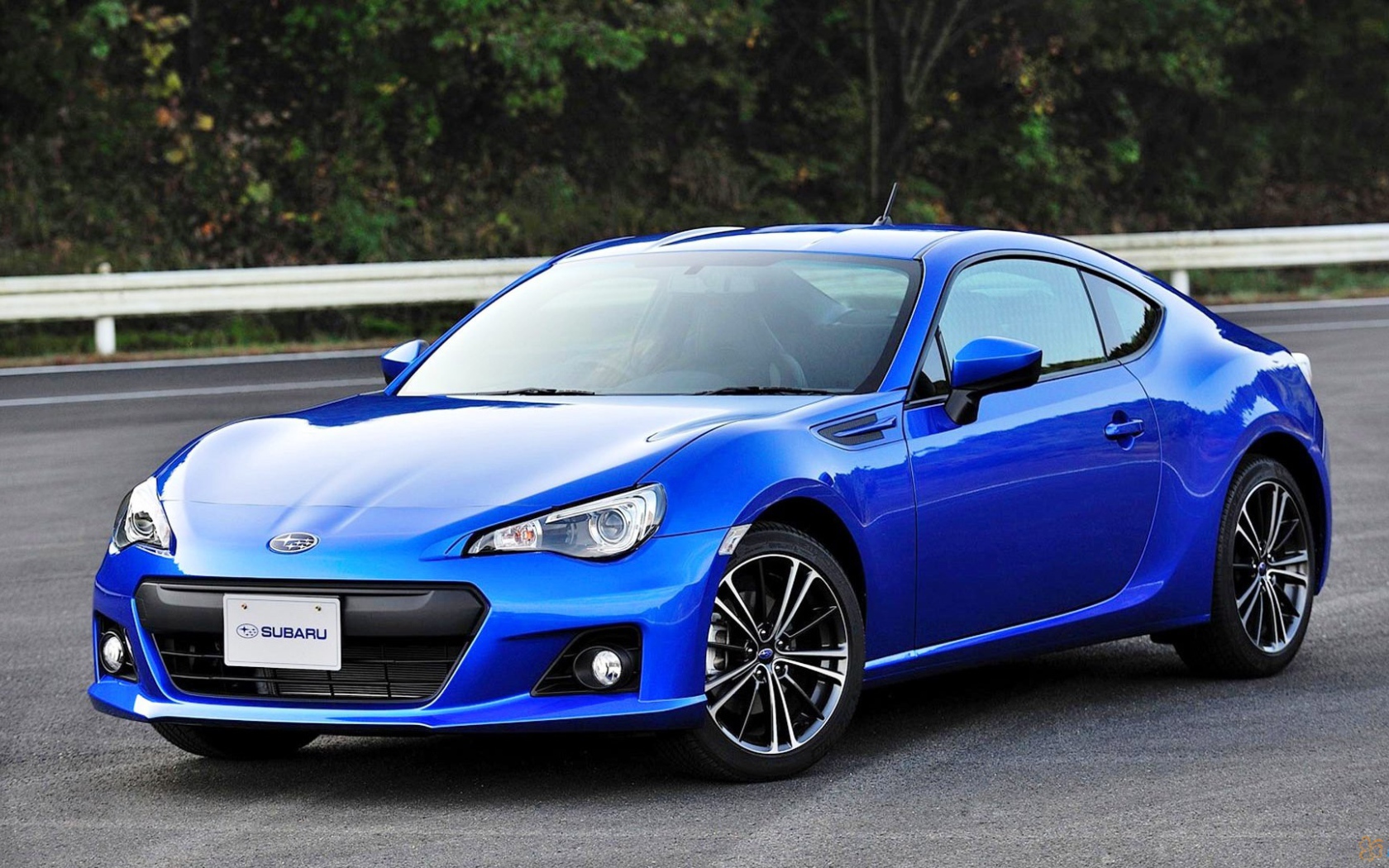Автомобиль марки Subaru модели BRZ