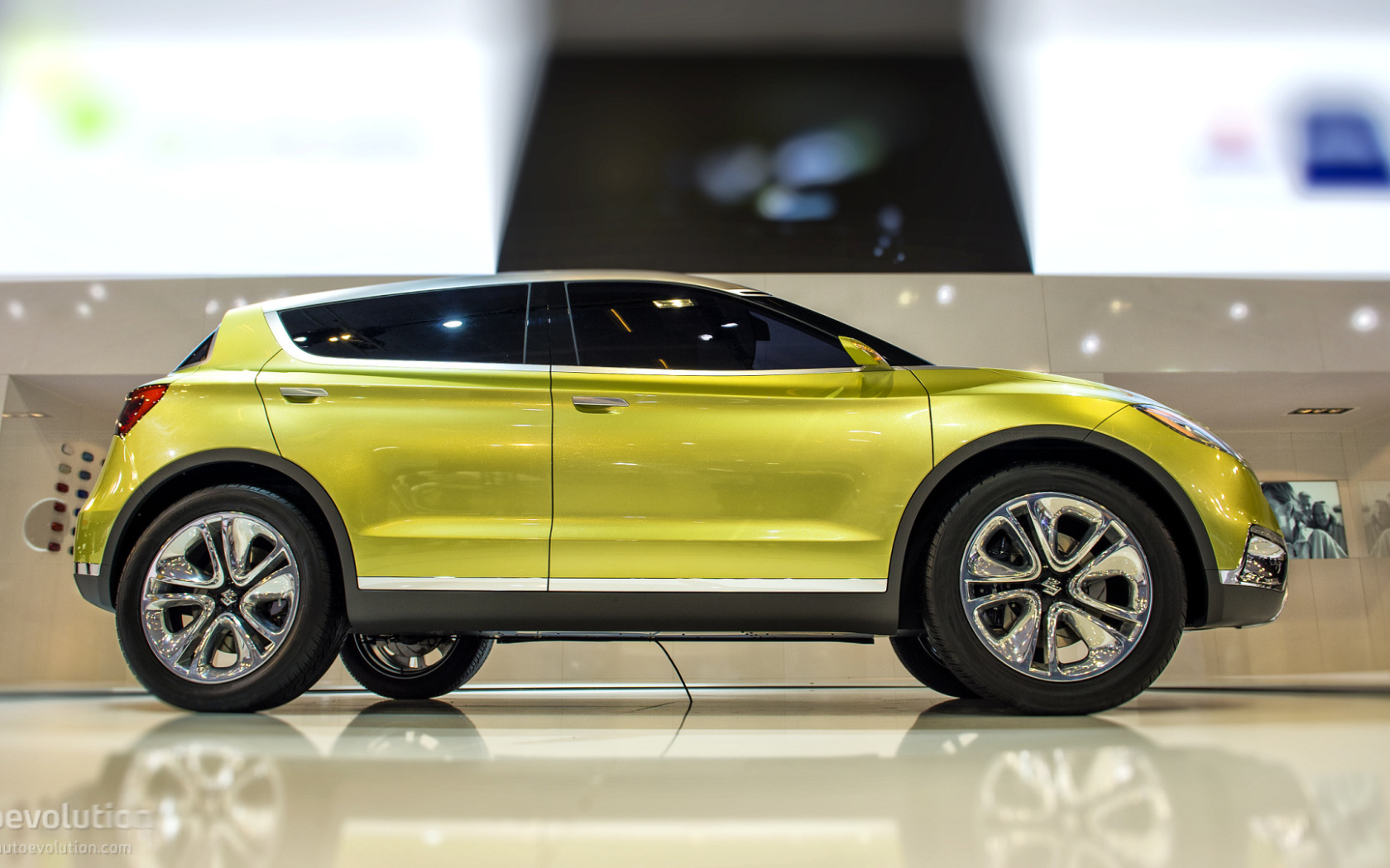 Автомобиль марки Suzuki S-Cross 2014