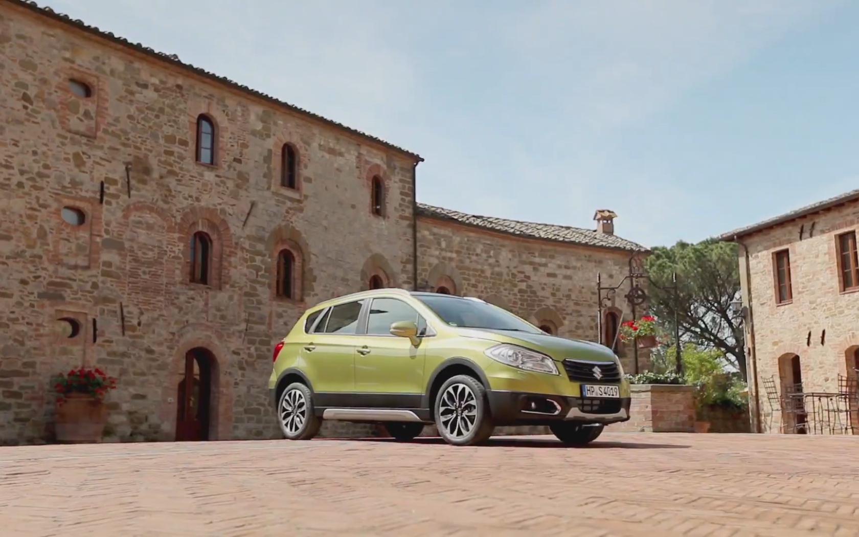 Новый автомобиль Suzuki S-Cross 2014