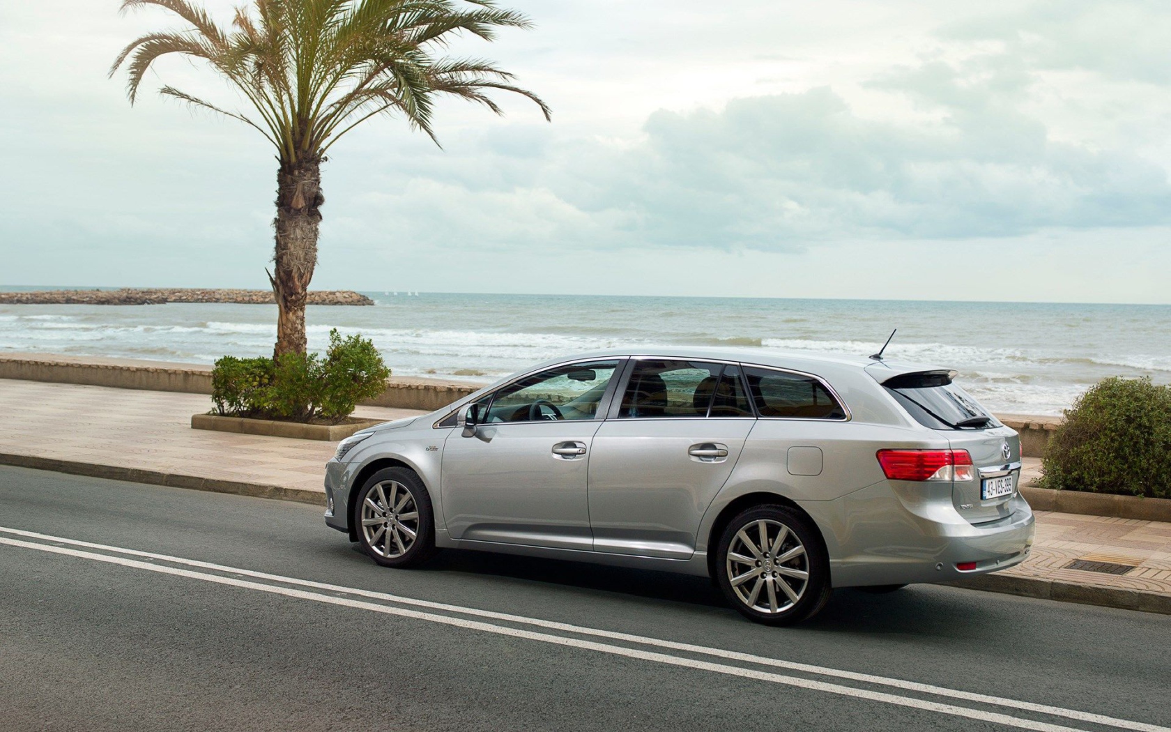 Фото автомобиля Toyota Avensis 2013