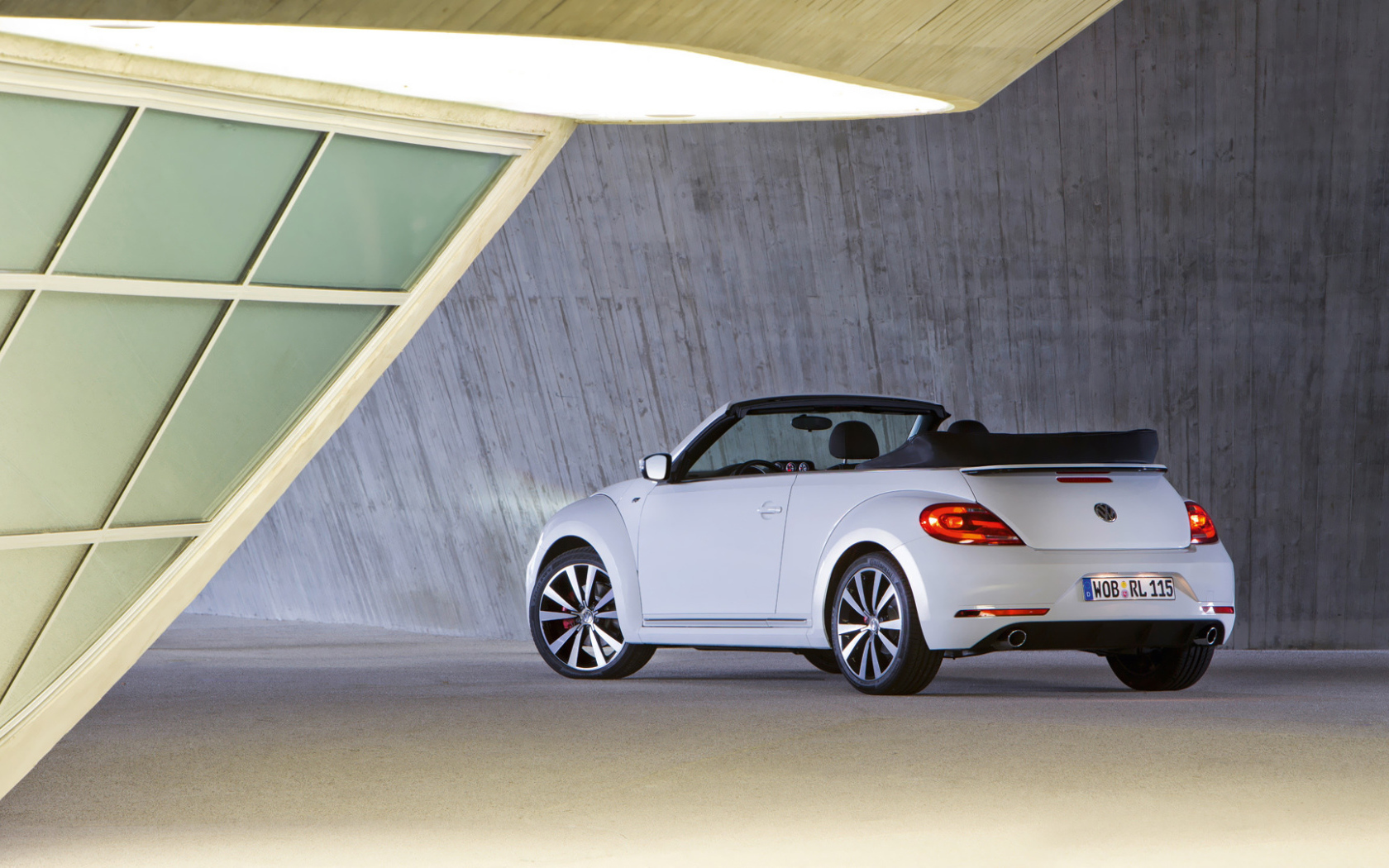 Новый автомобиль Volkswagen Beetle 2014