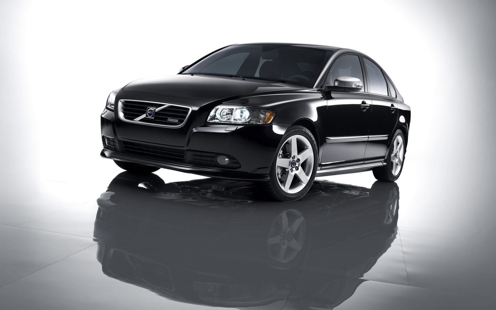   Красивый автомобиль Volvo s40 в Москве