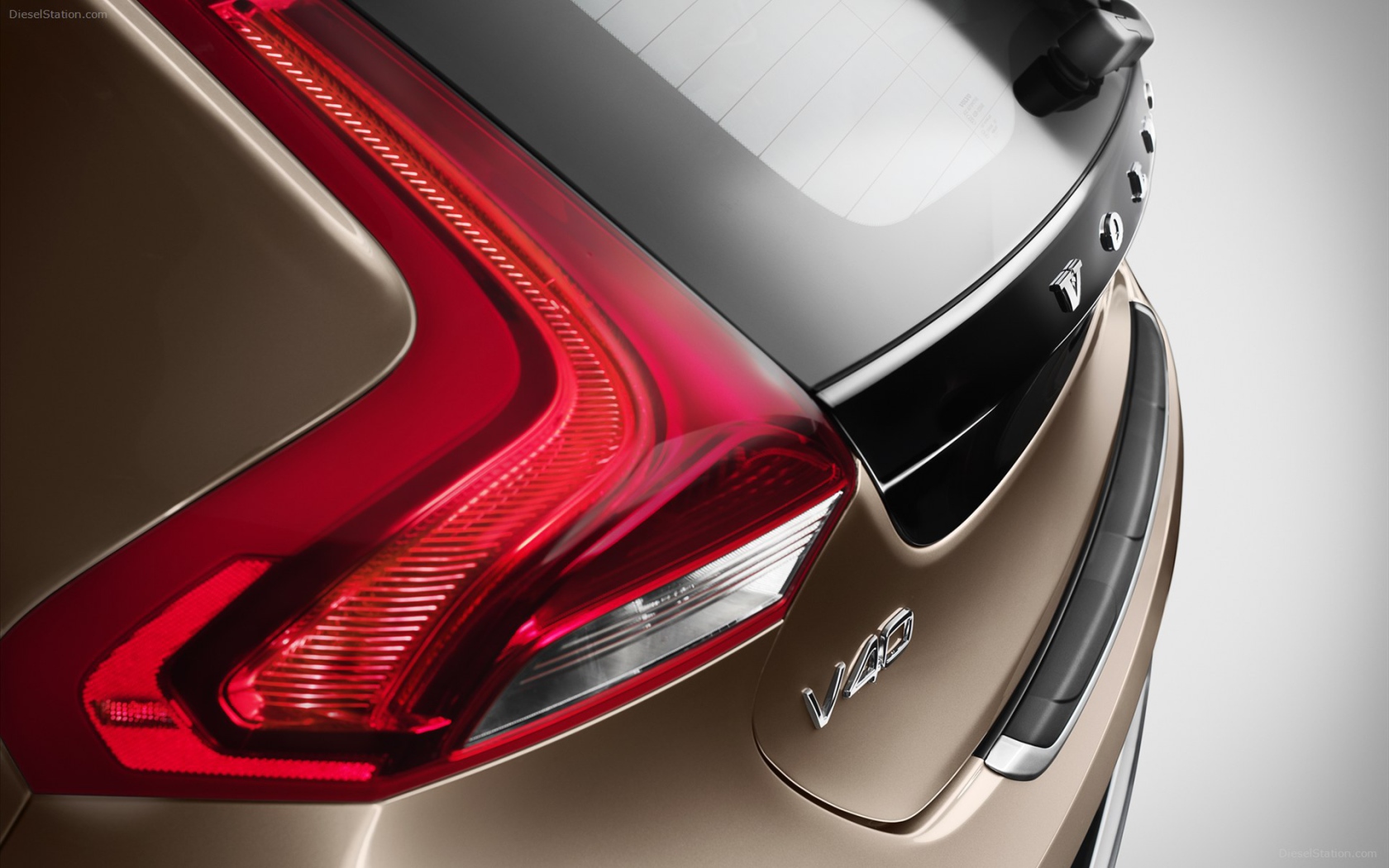  Автомобиль марки Volvo модели v40 Cross country