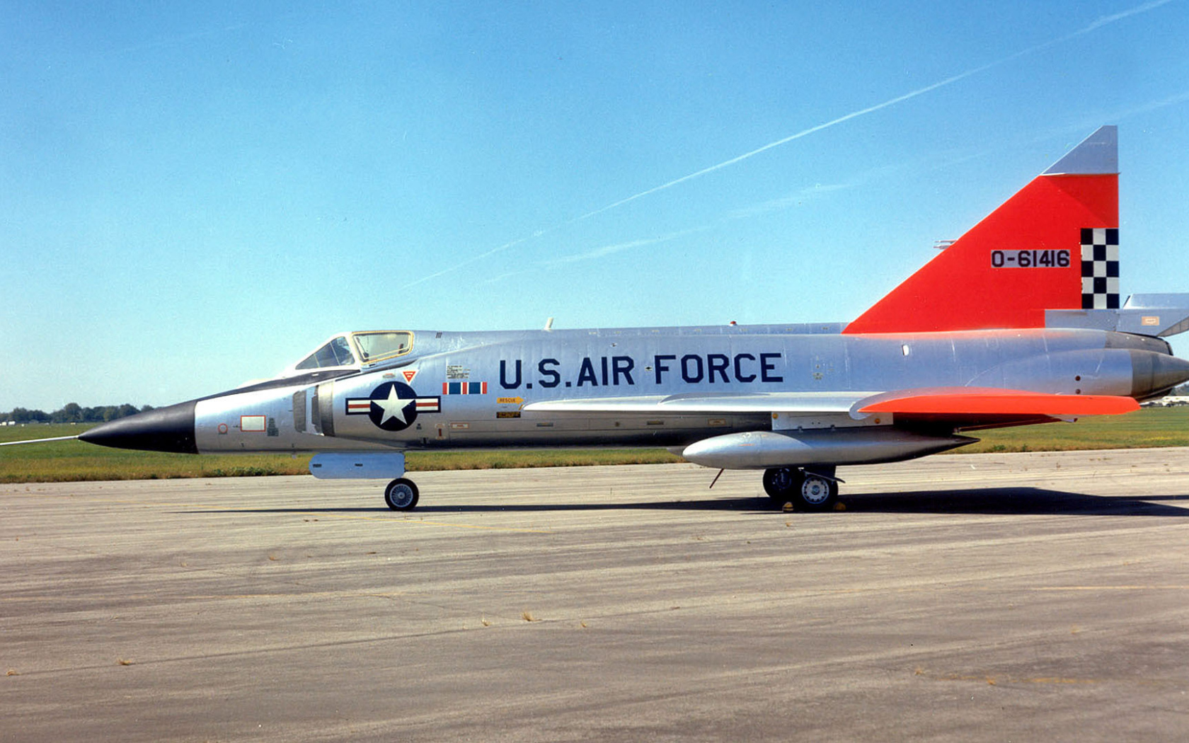 Военный самолет F-102