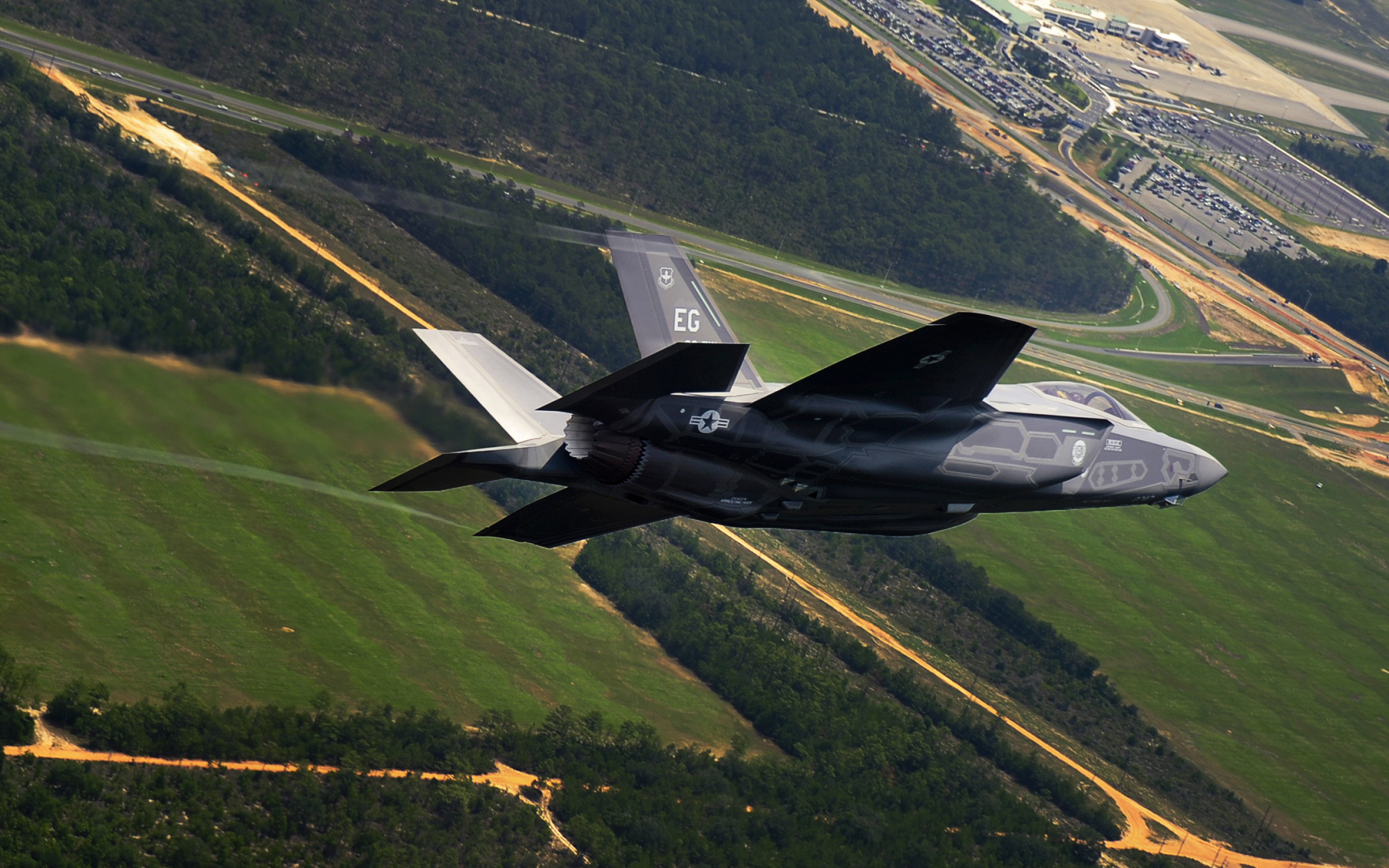 Военный самолет Ф-35