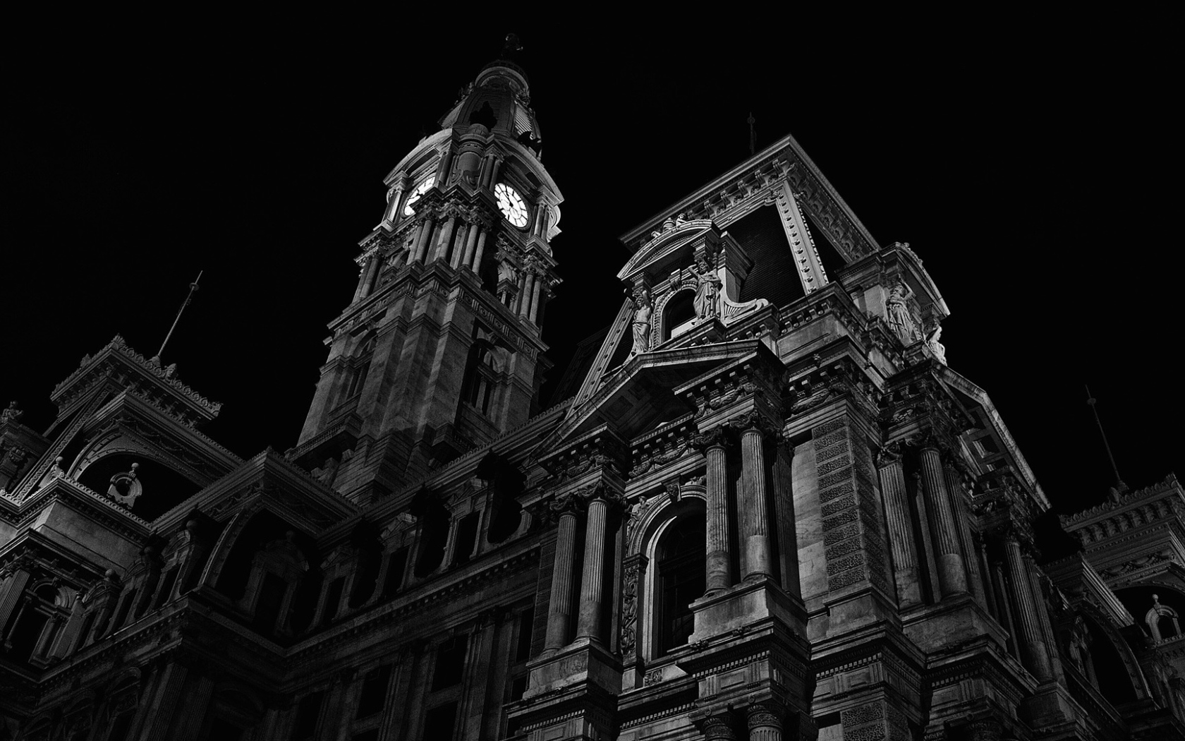 Церковь на черных обоях