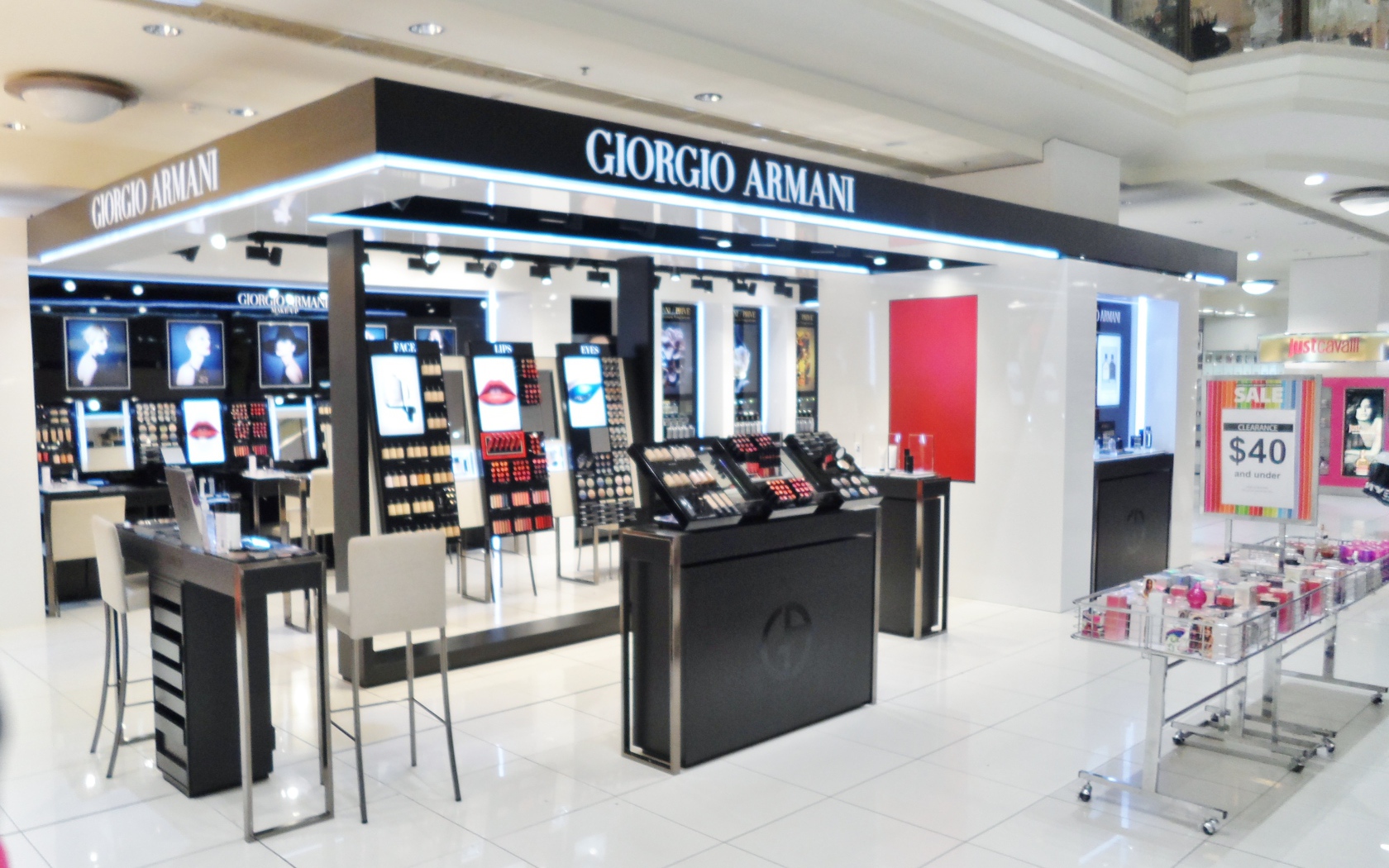 Бутик косметики Giorgio Armani