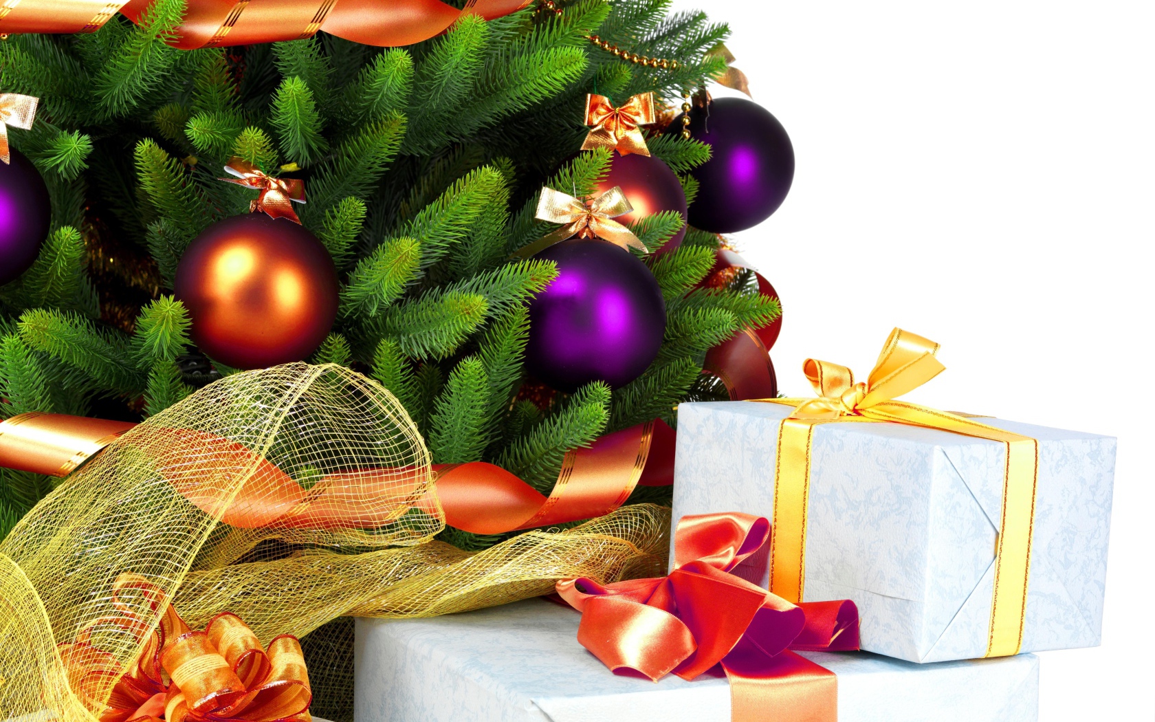 Подарки под елкой