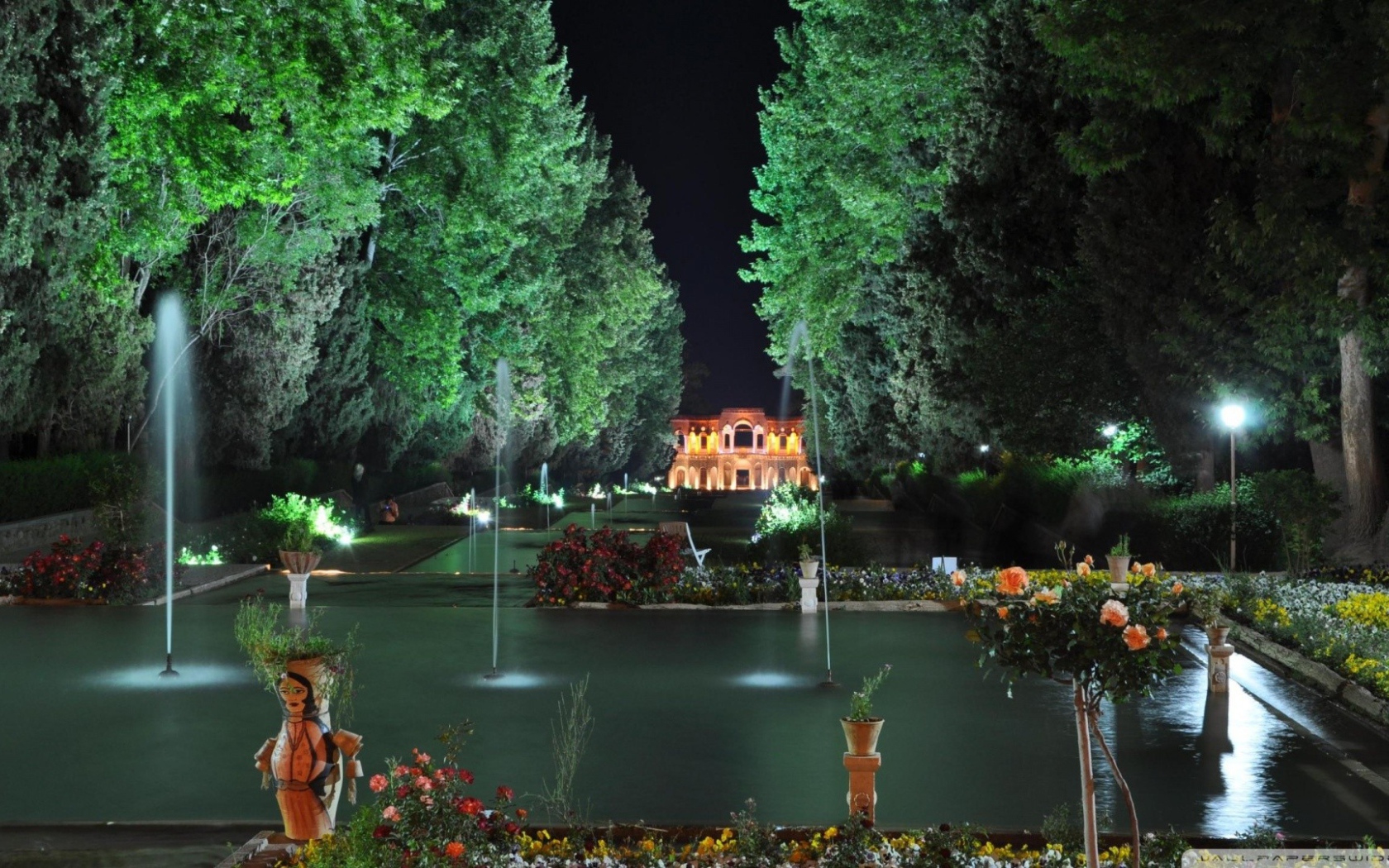 Дворец принца ночью