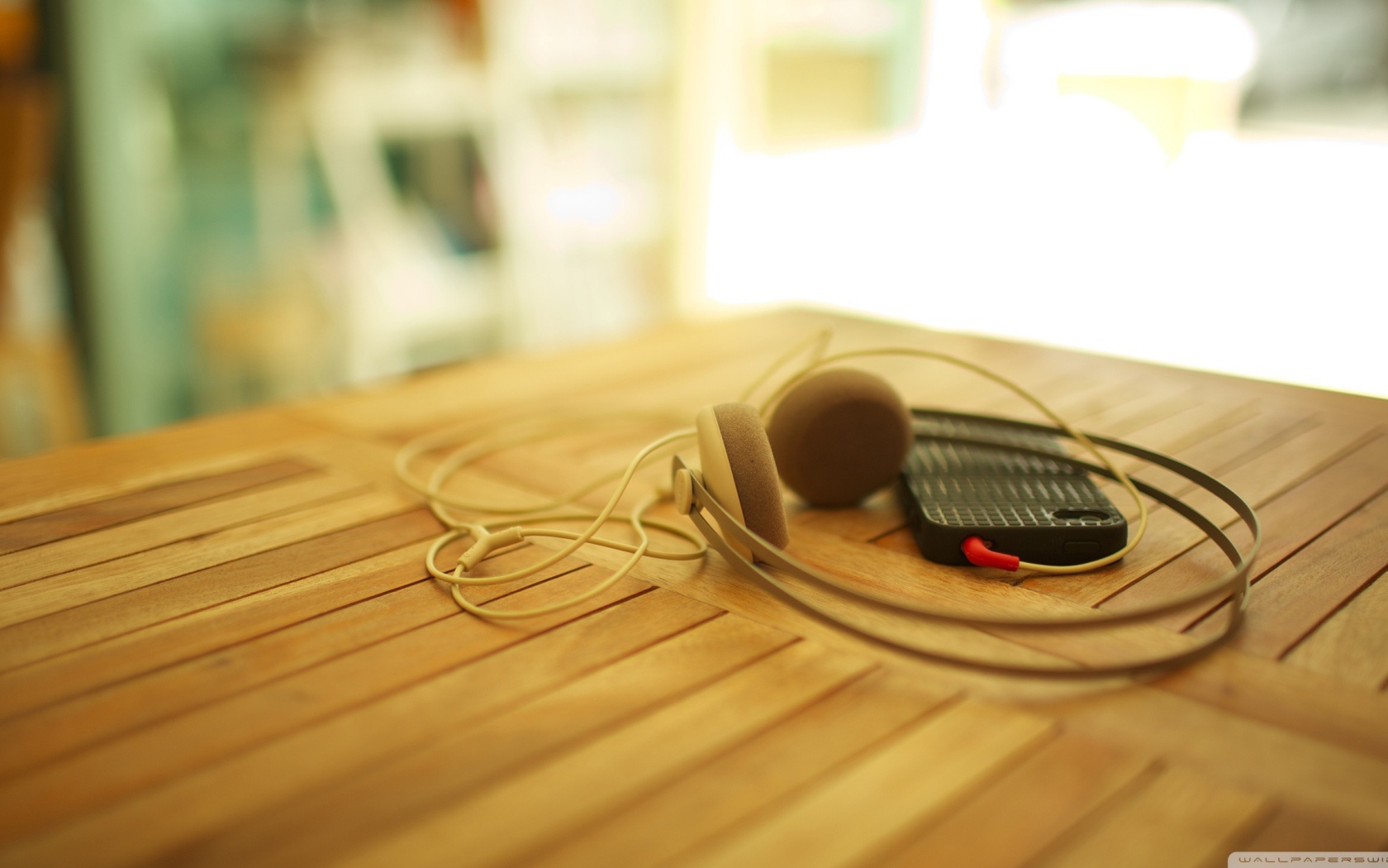 Айфоне с наушниками