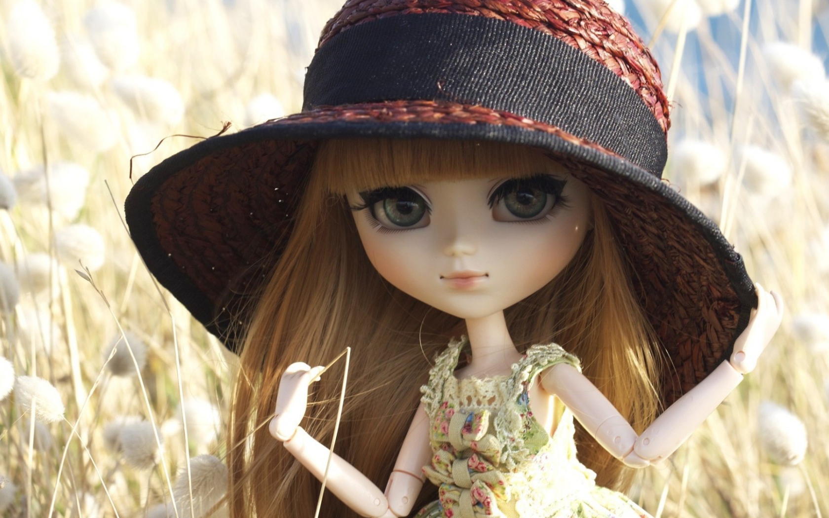 Кукла в шляпе