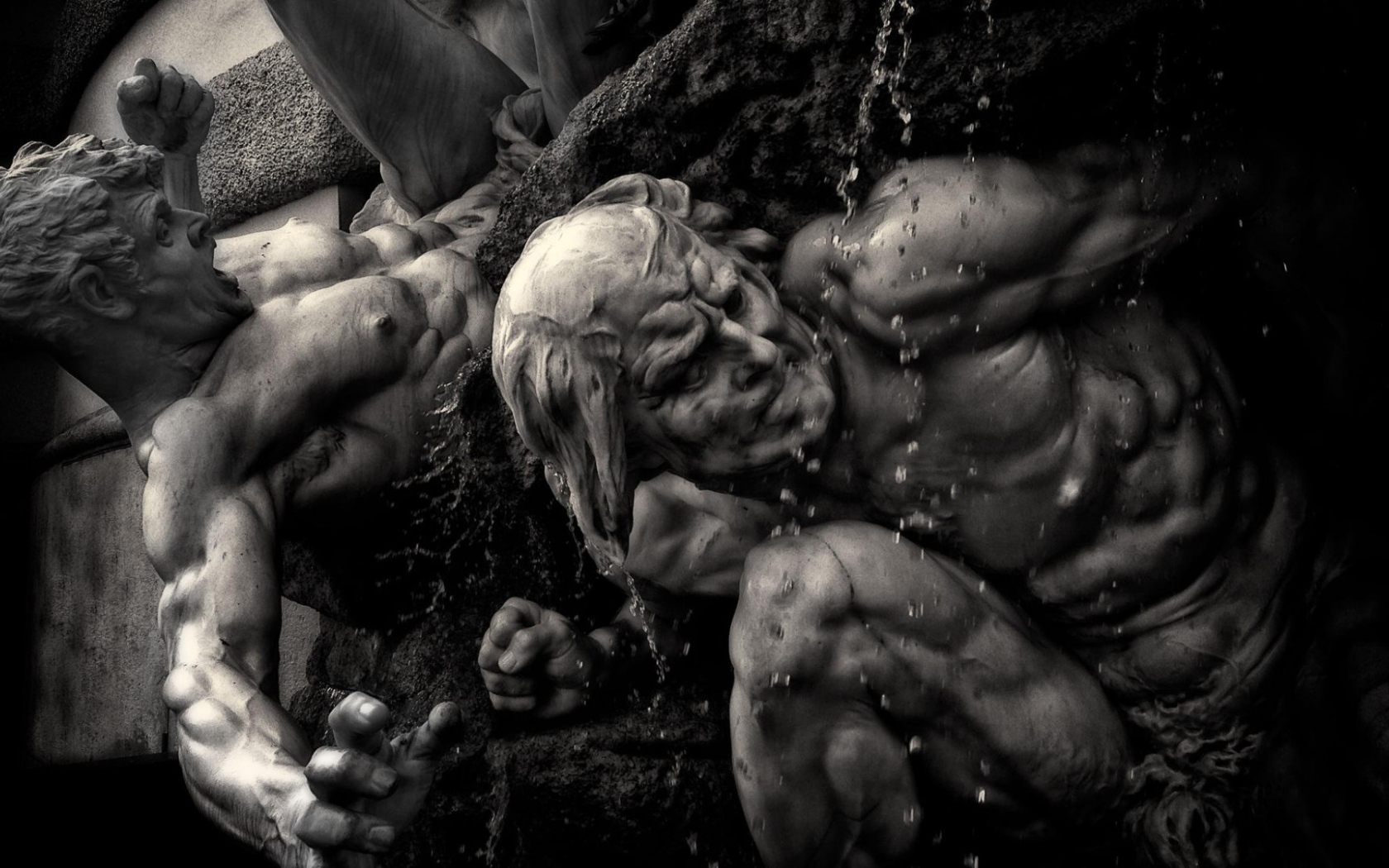 Mускулистые скульптуры