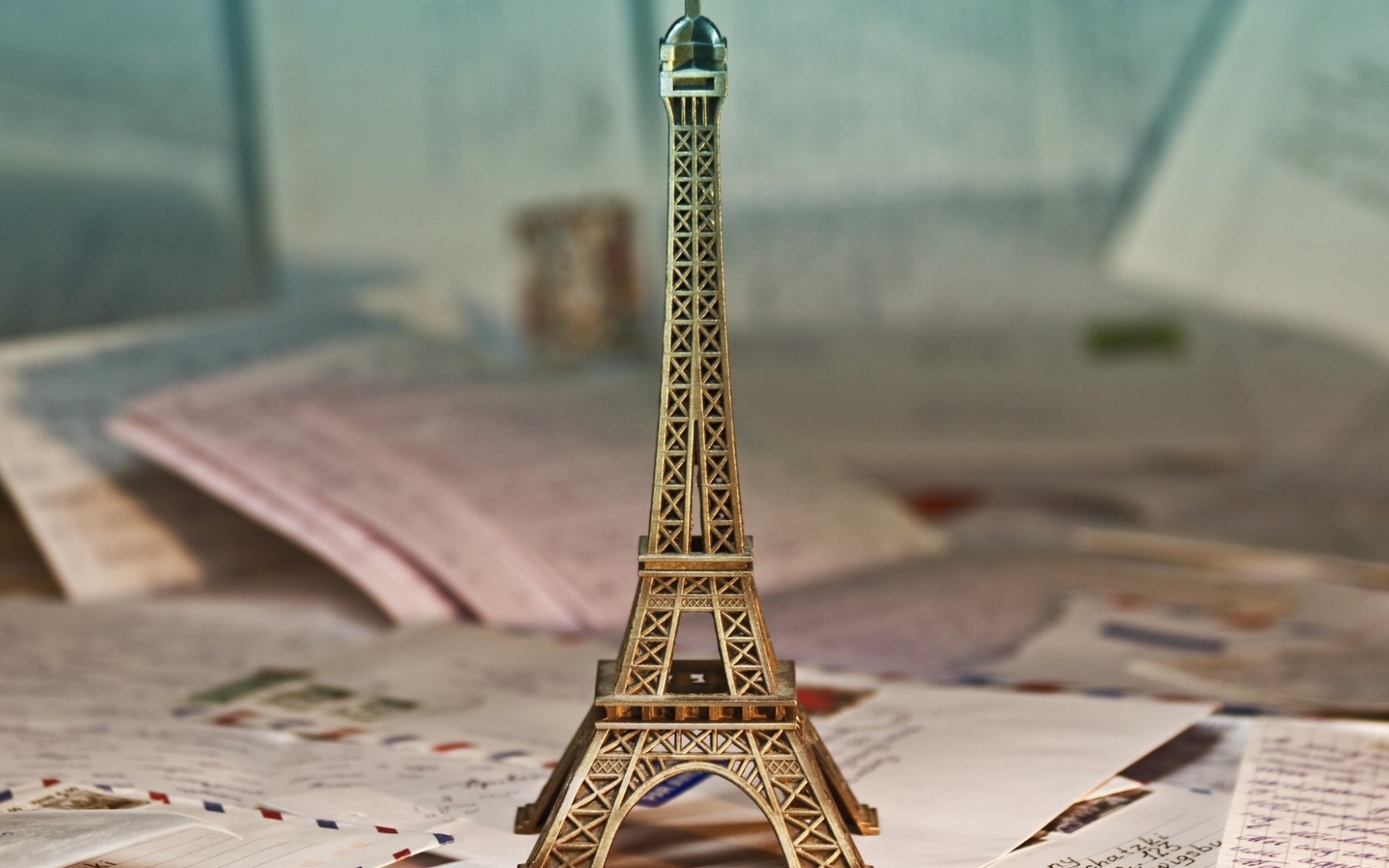 Маленькая копия башни на конвертах