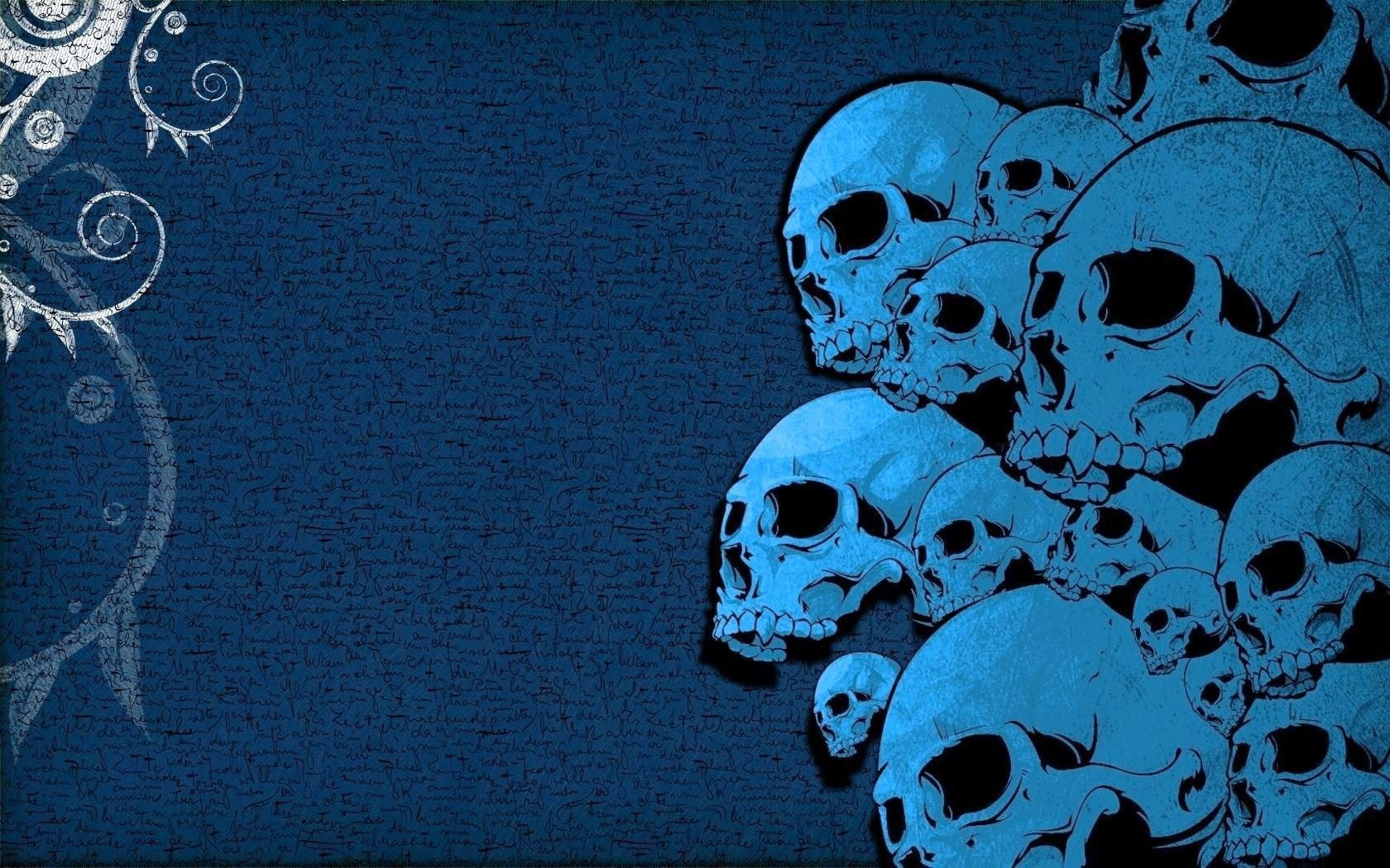 Изображения нескольких черепов