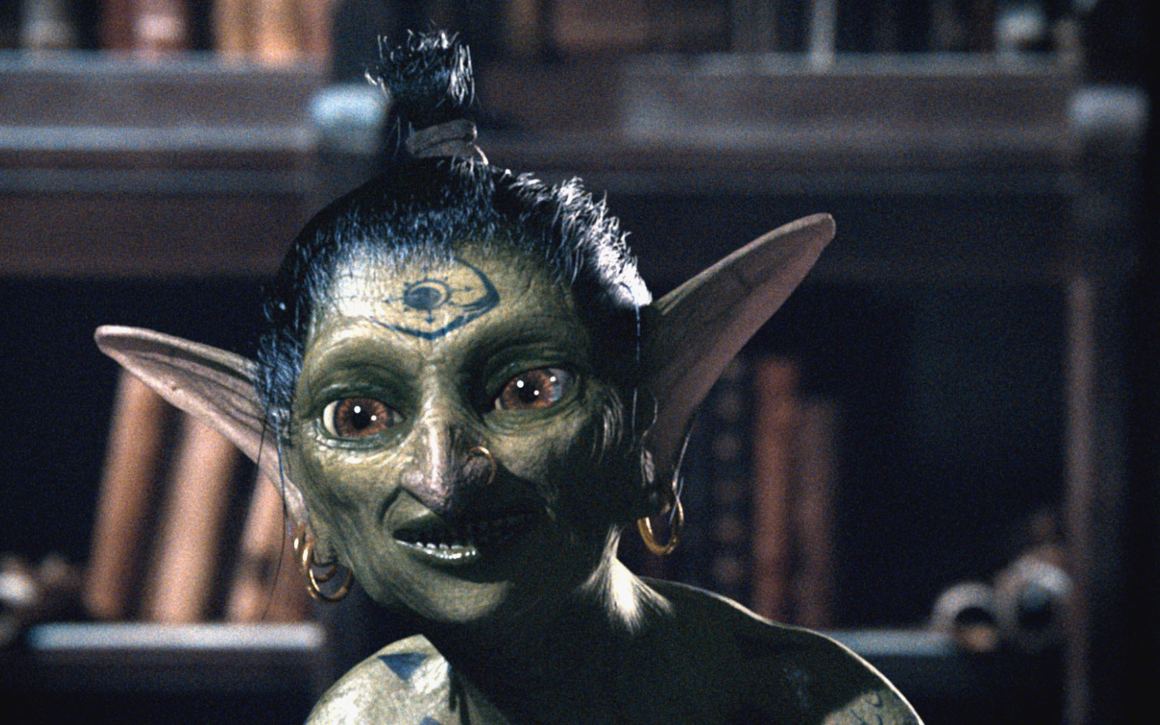 Инопланетянин с татуировкой на лбу