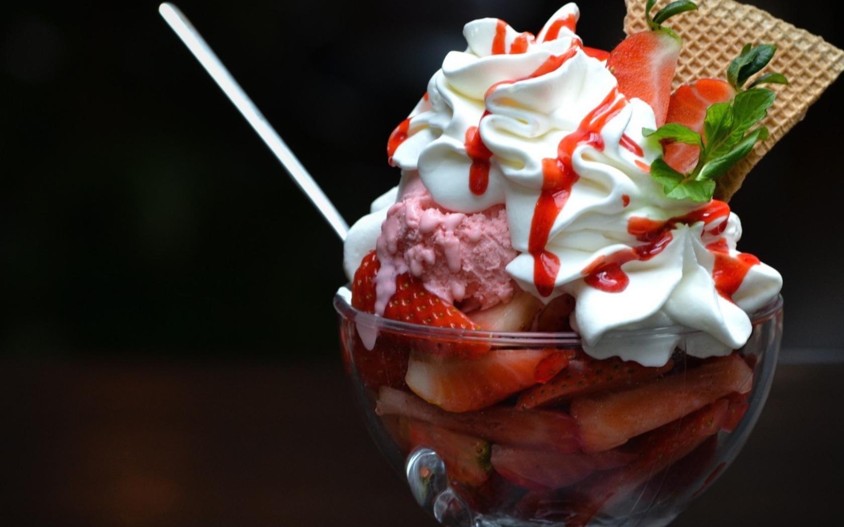 Мороженное с клубникой