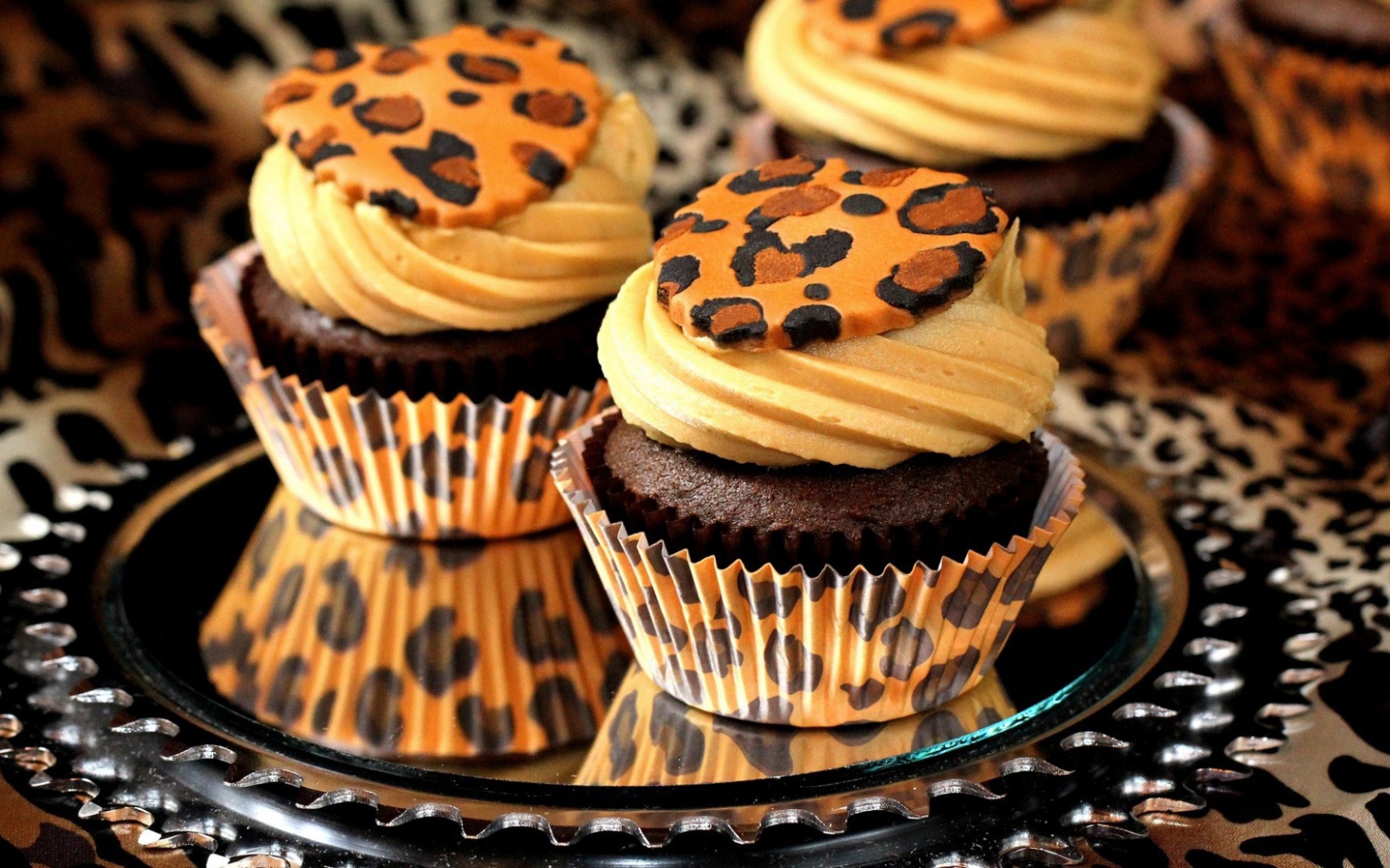 Tiger cupcakes