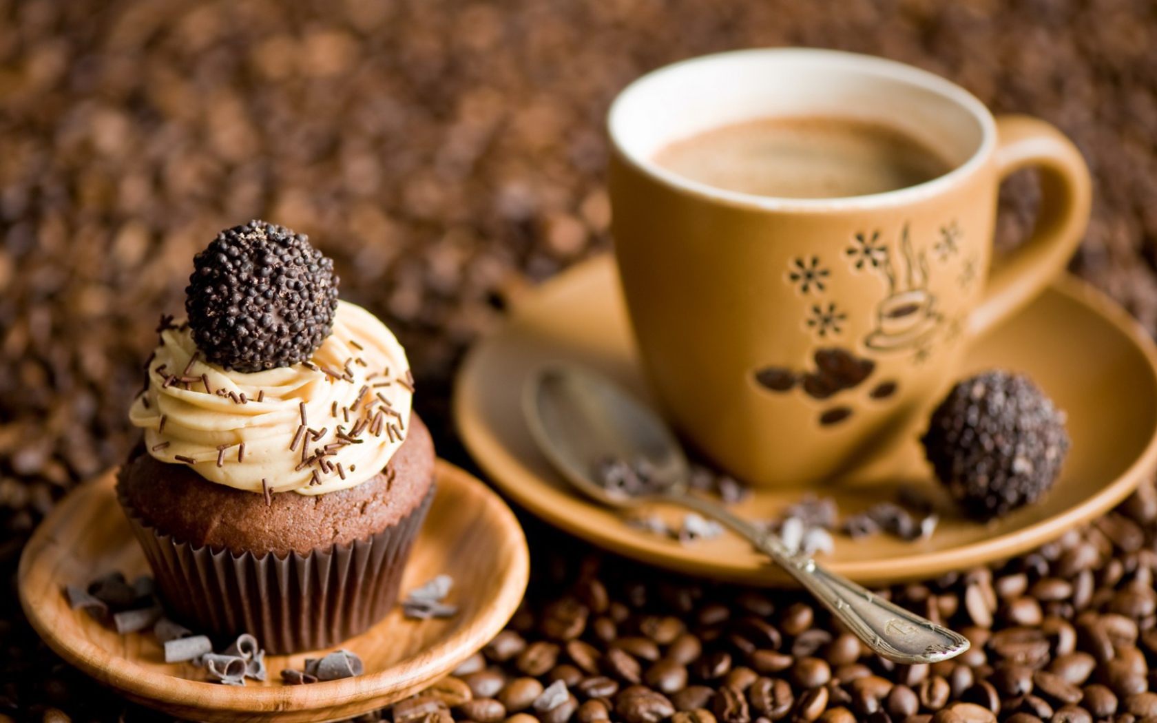 Кофе с шоколадным кексом