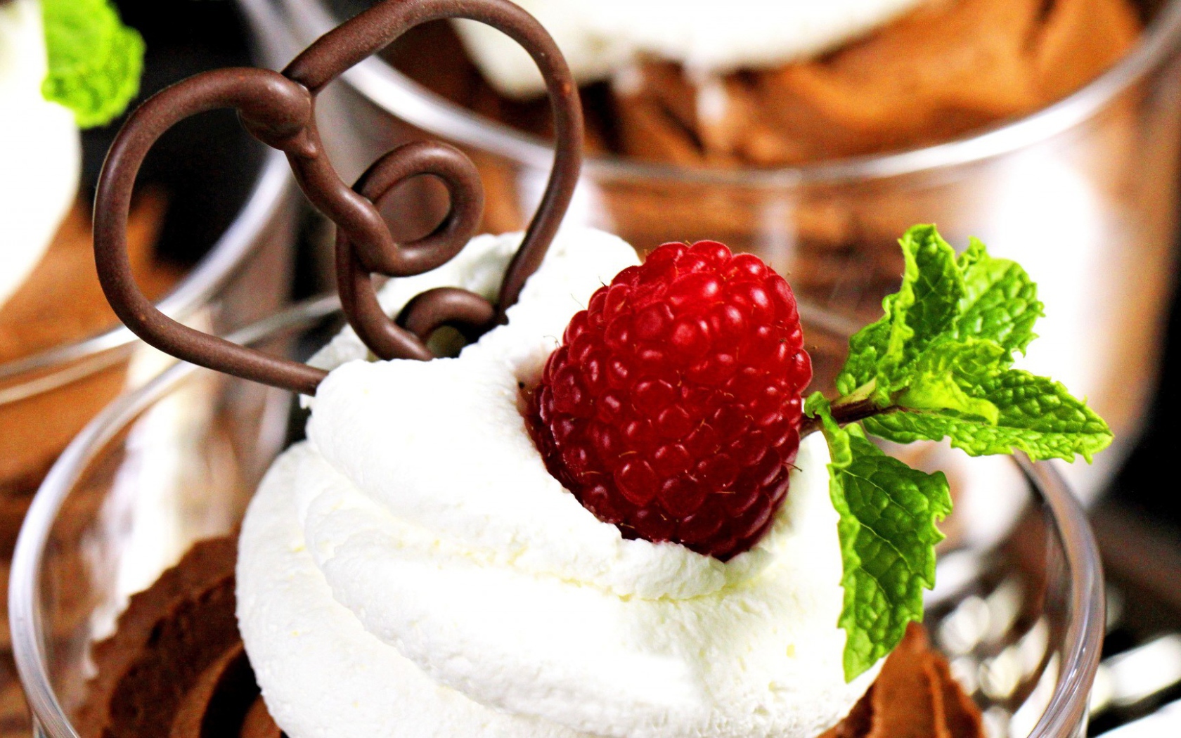 Мороженное с малиной