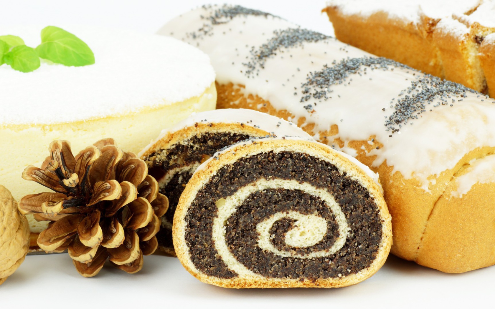 Сладкий рулет с маком