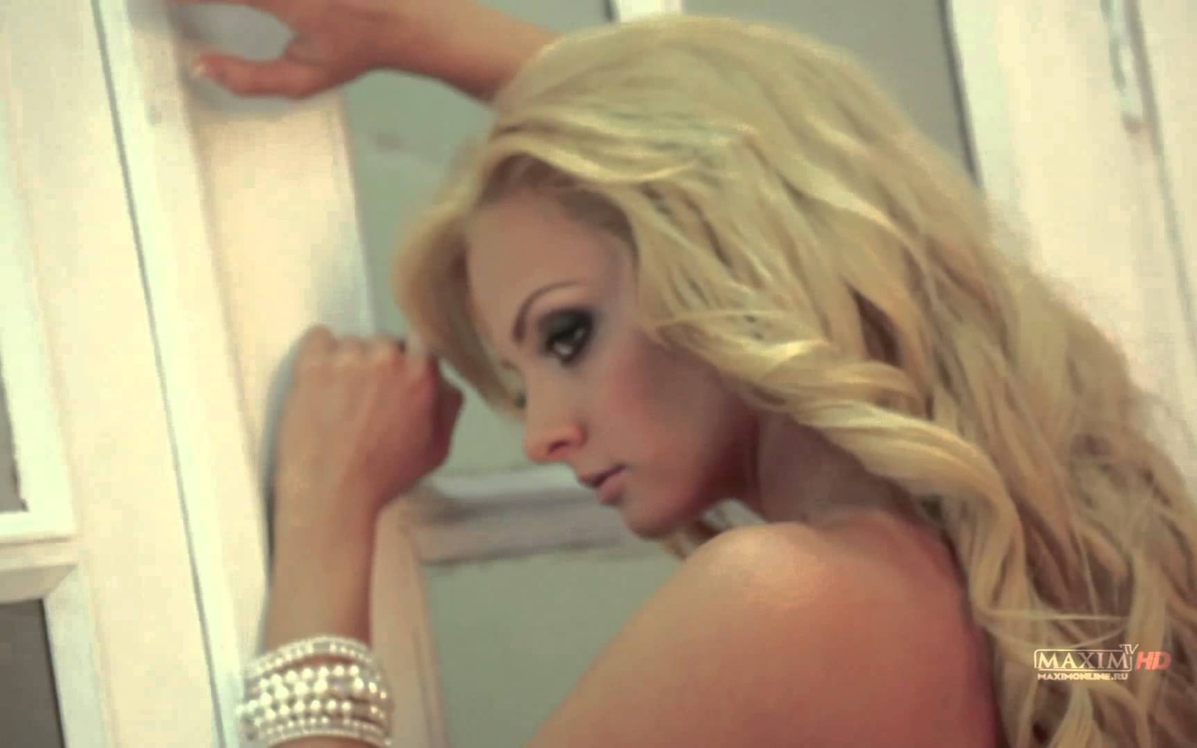 Очаровательная Полина Максимова