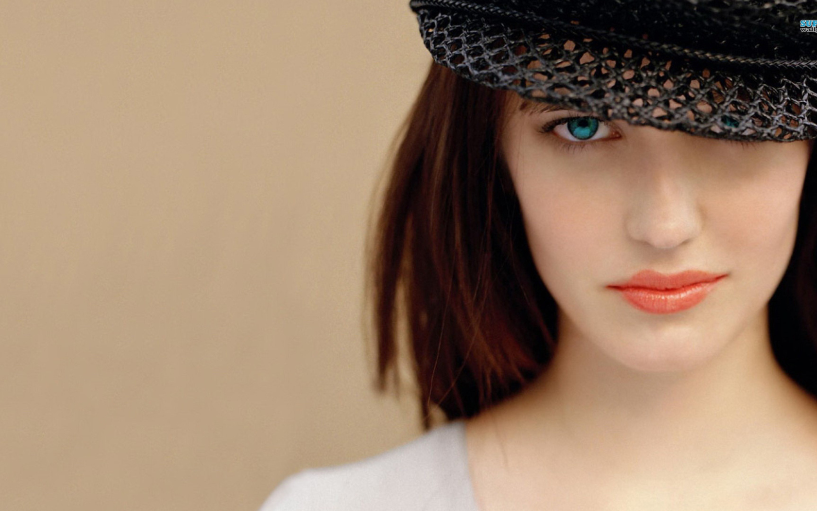 Популярная модель Ева Грин