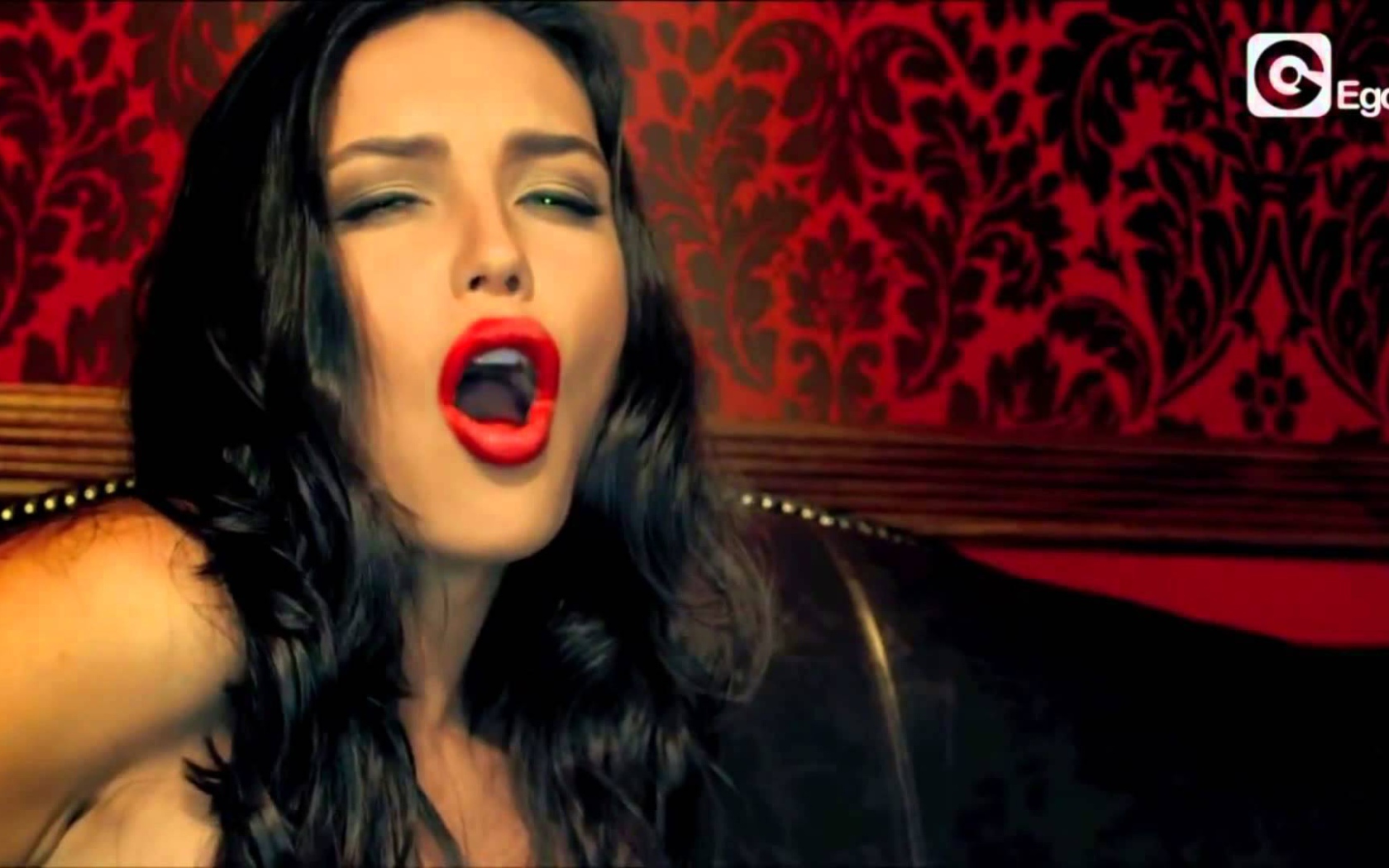 Красивая Елена Темникова