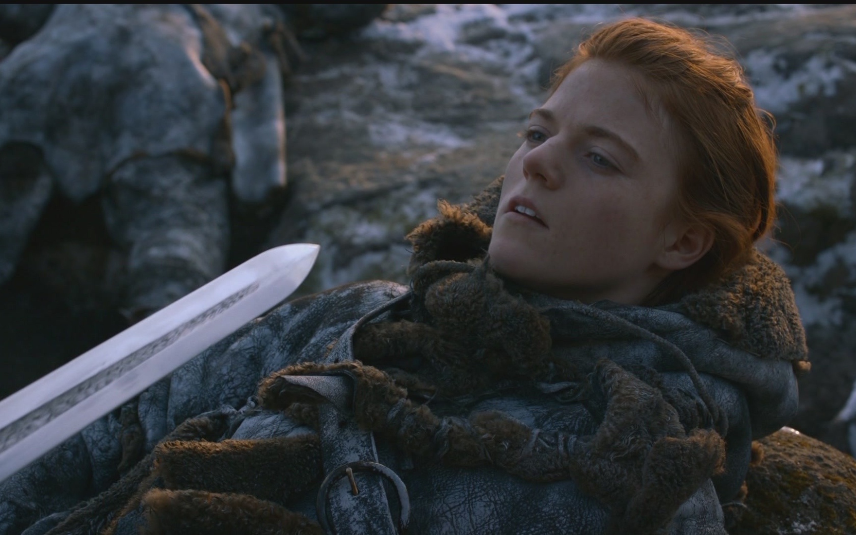 Популярная Роуз Лесли